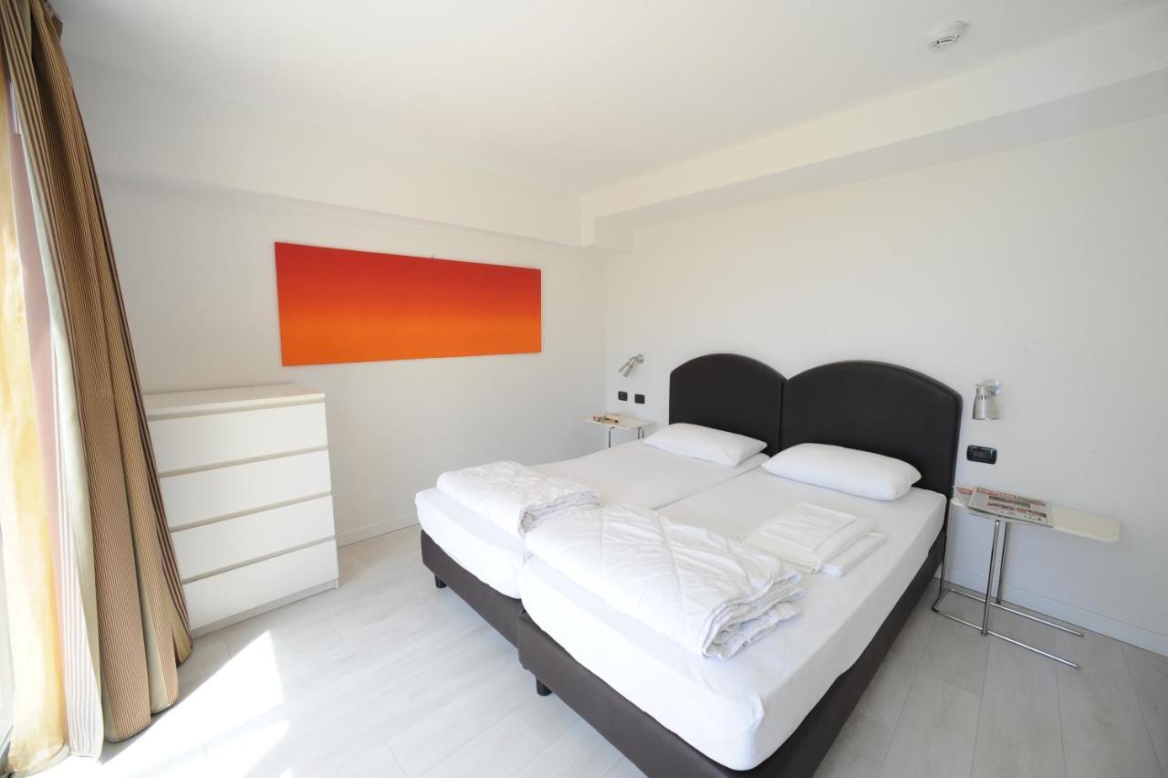 One-Bedroom Apartment Lake View