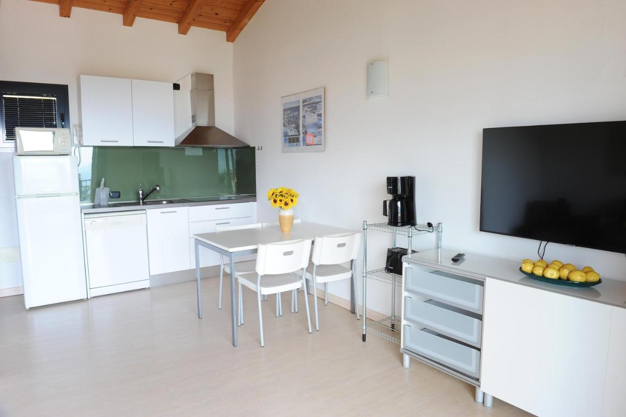 One-Bedroom Apartment Lake View