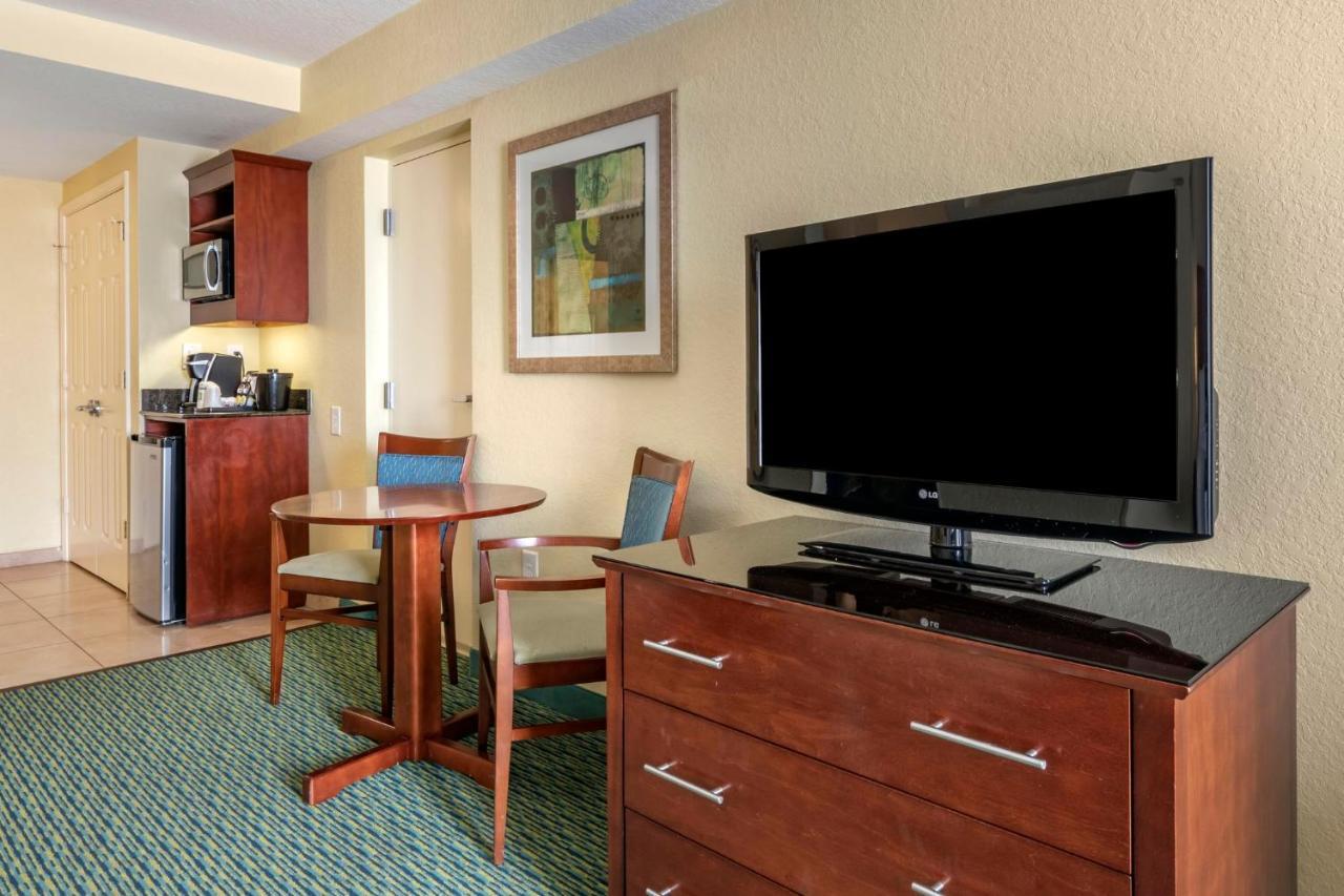 Suite mit Kingsize-Bett und 1 Etagenbett