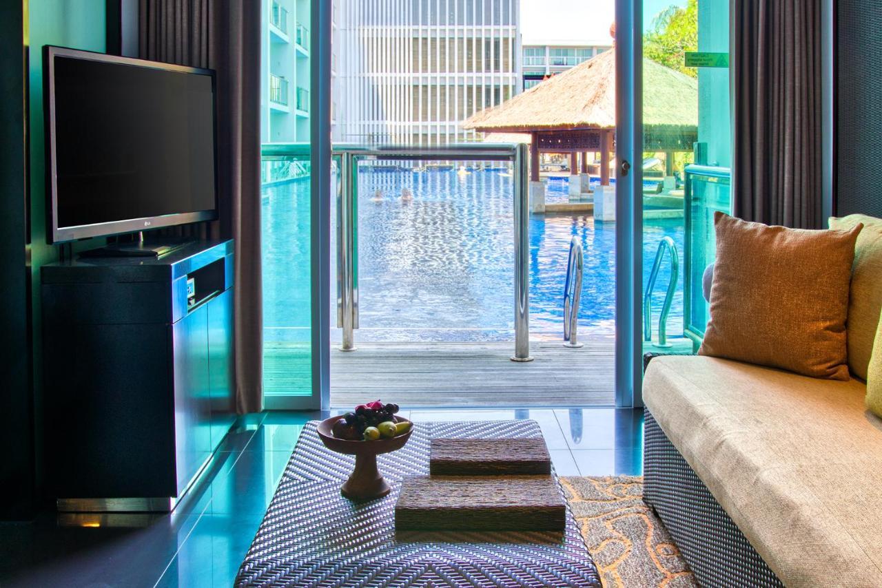 Deluxe Pool Access Suite