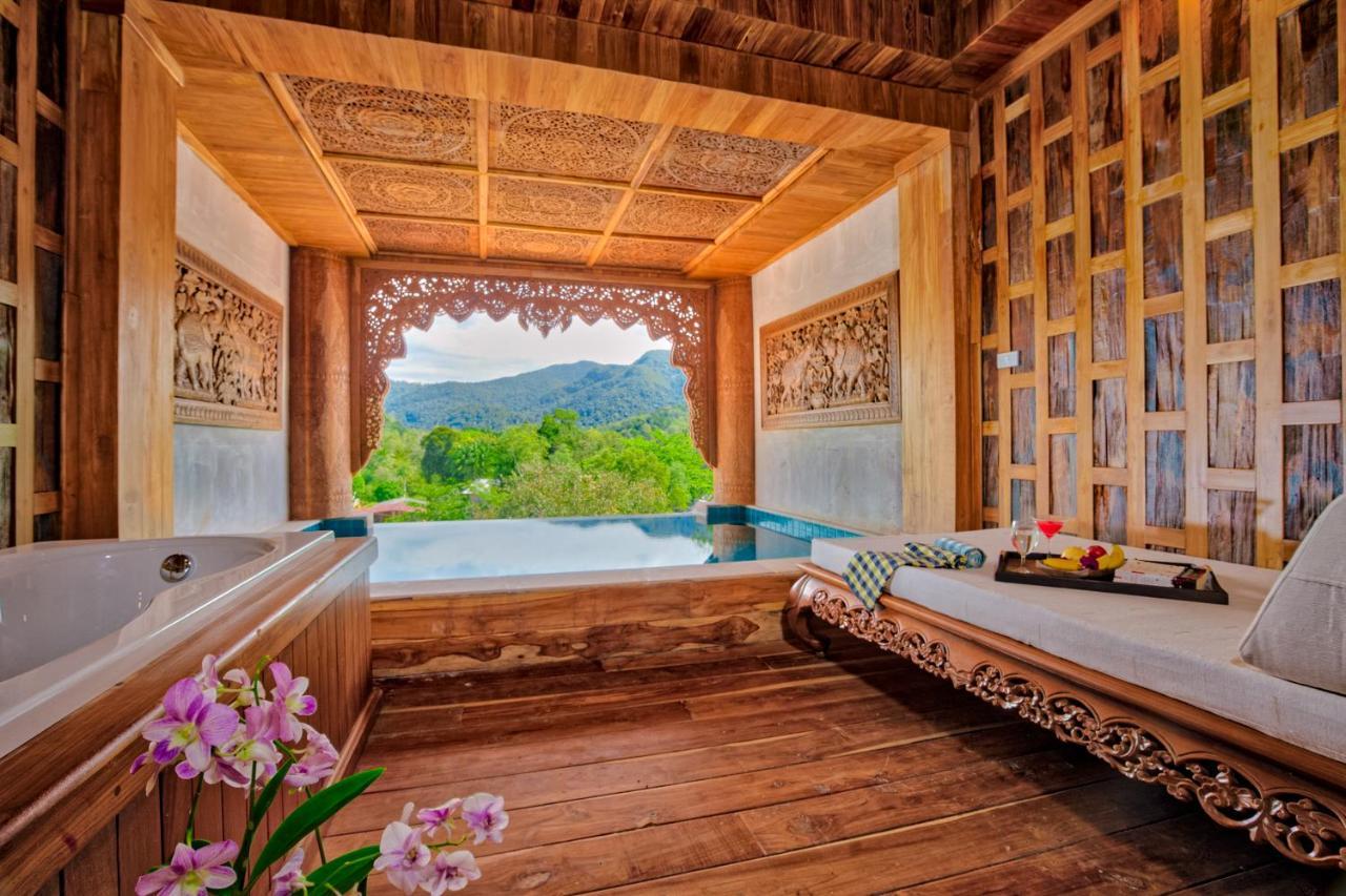 Suite con Piscina e Vista Acqua