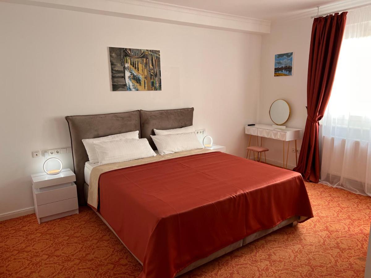Habitación con cama extragrande y ducha a ras de suelo - Adaptada para personas con movilidad reducida