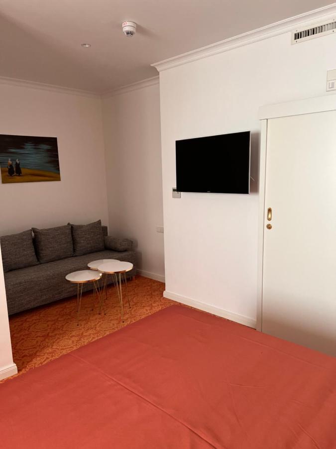 King Room Roll Shower Disability Access