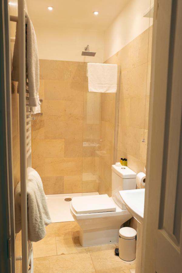 Double Room Ensuite Bathroom