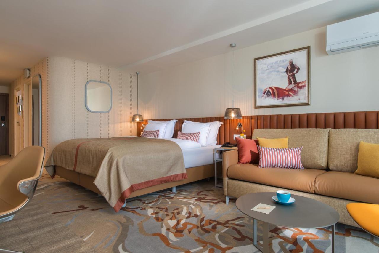 Deluxe Tweepersoonskamer met 2 Aparte Bedden en Uitzicht op Zee