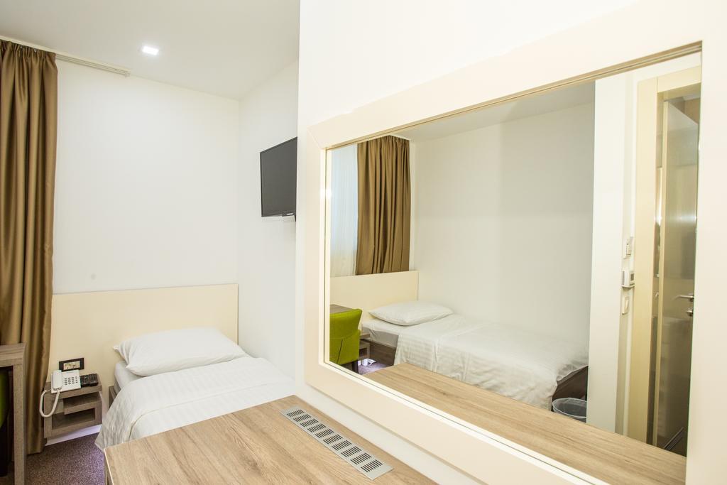 Quarto Individual com Terraço