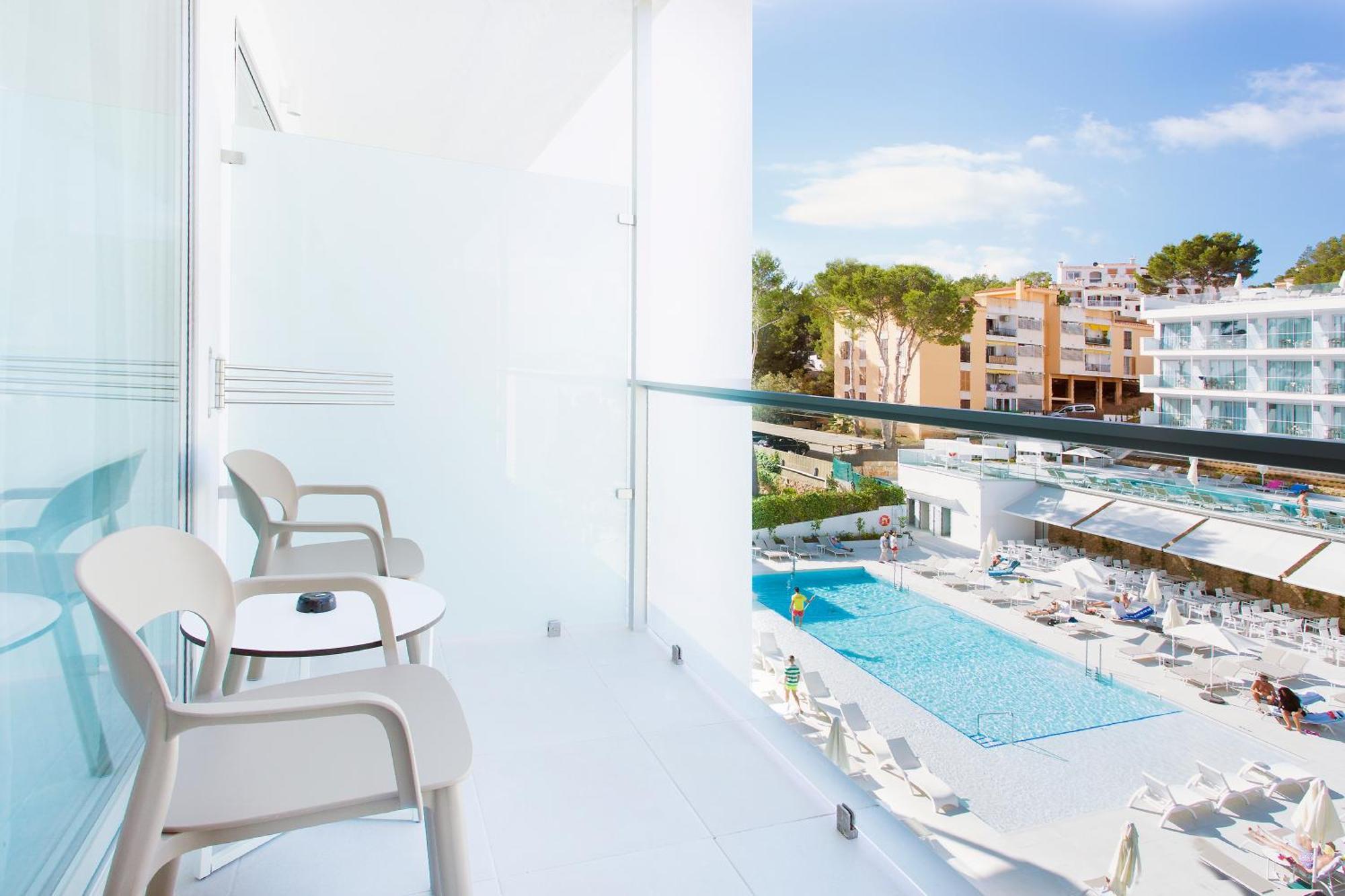 Comfort Room Pool View