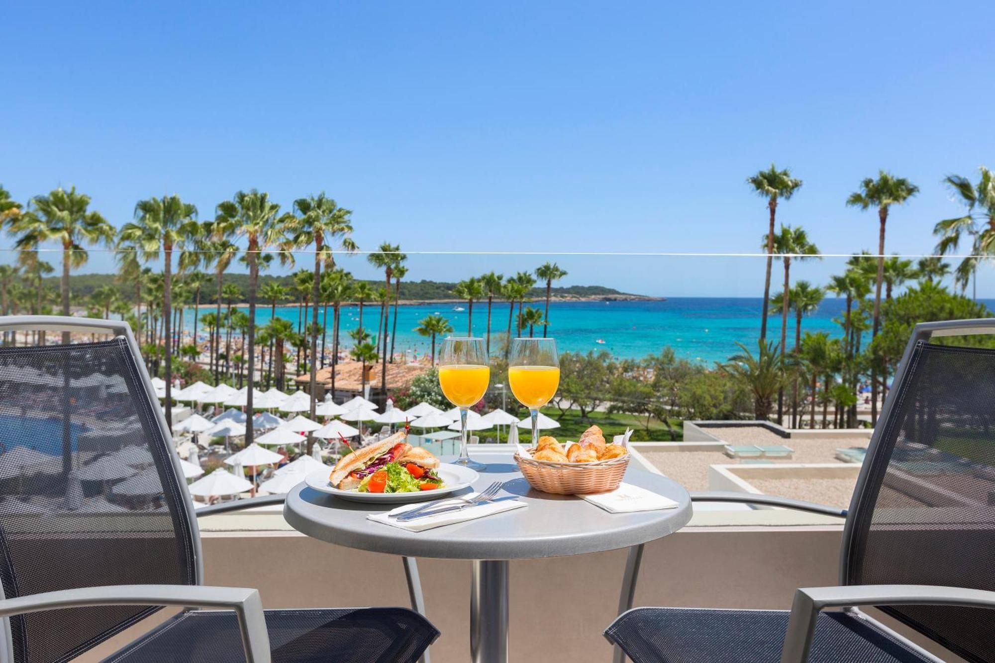 Double or Twin Room with Sea View
