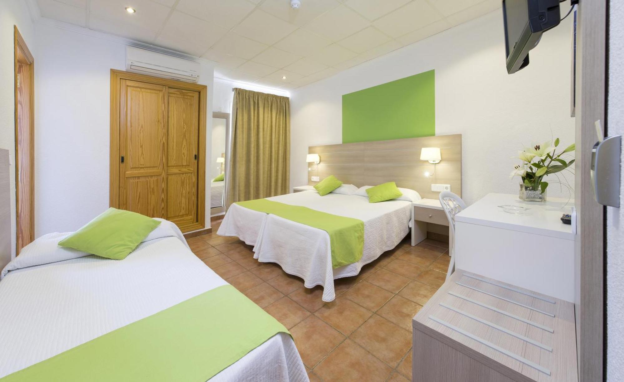 Triple Room