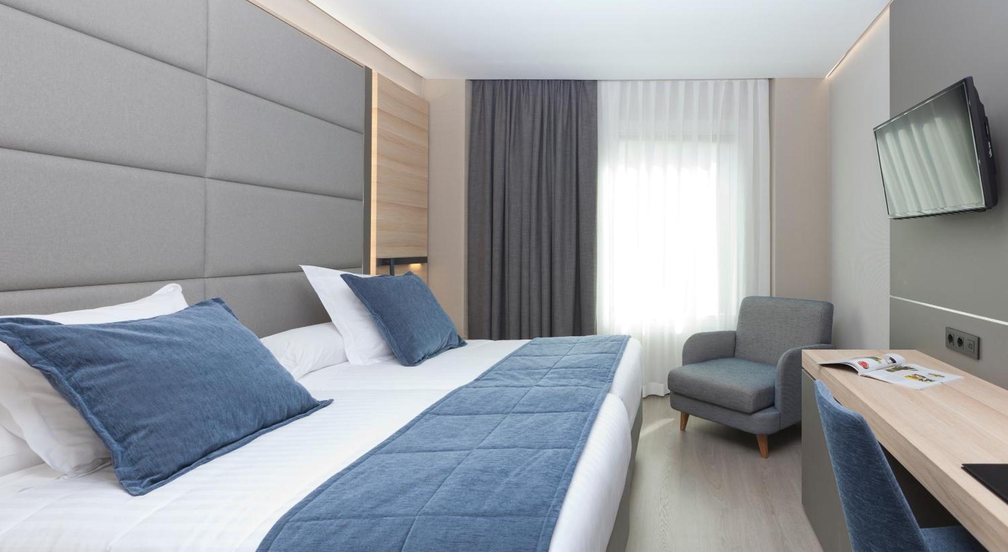 Deluxe Double Room with King Bed,1272521785:JPEG