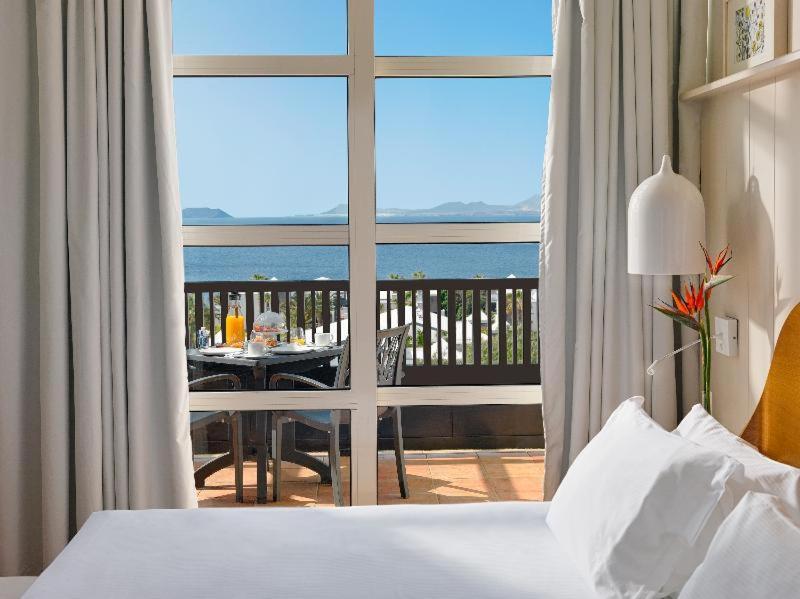 Double or Twin Room with Sea View (2 adults)