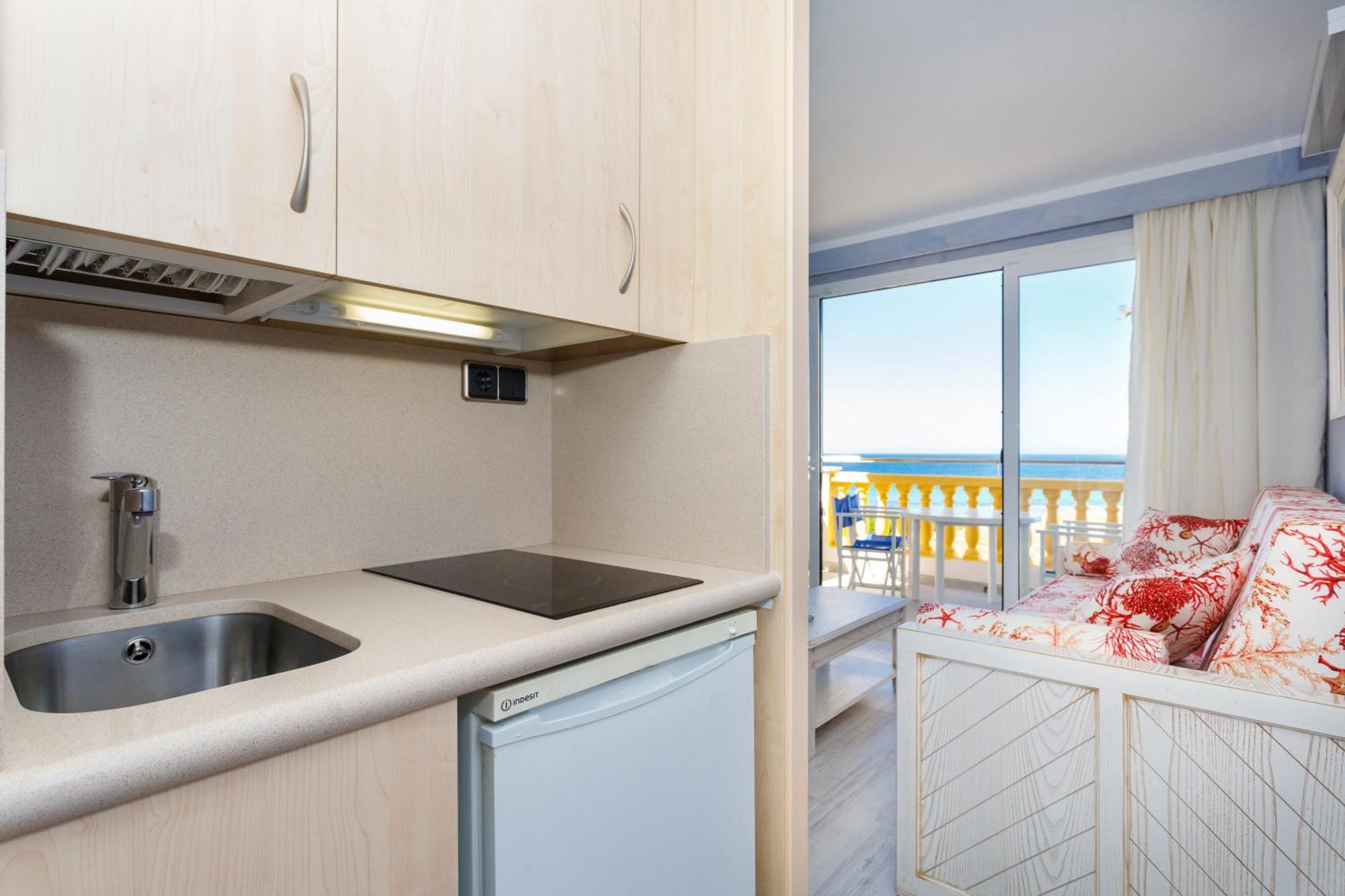 One-Bedroom Apartment Sea View
