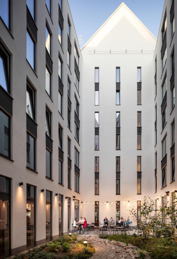 Standard Queen Room Courtyard View