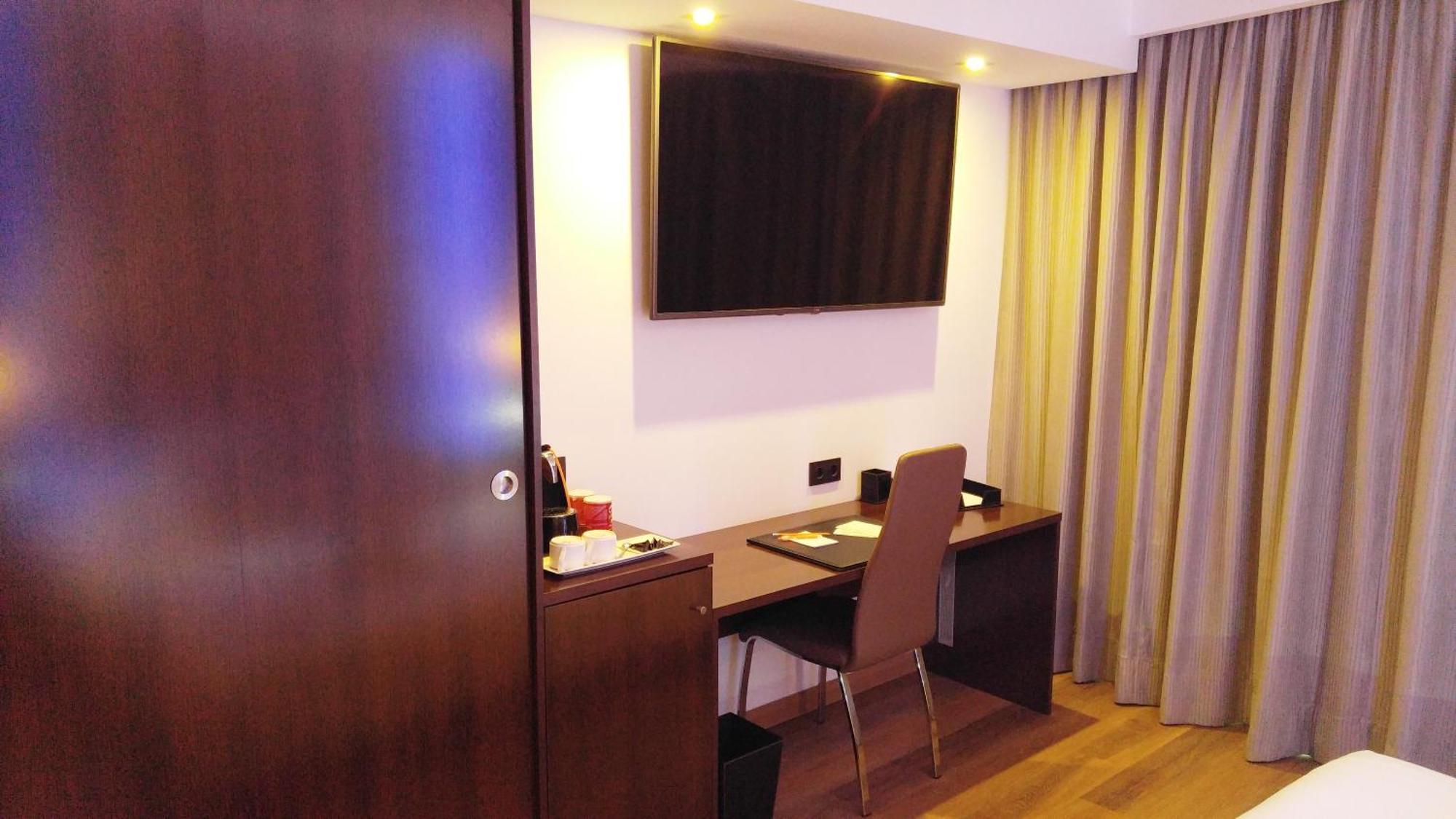 Superior Double Room Shower