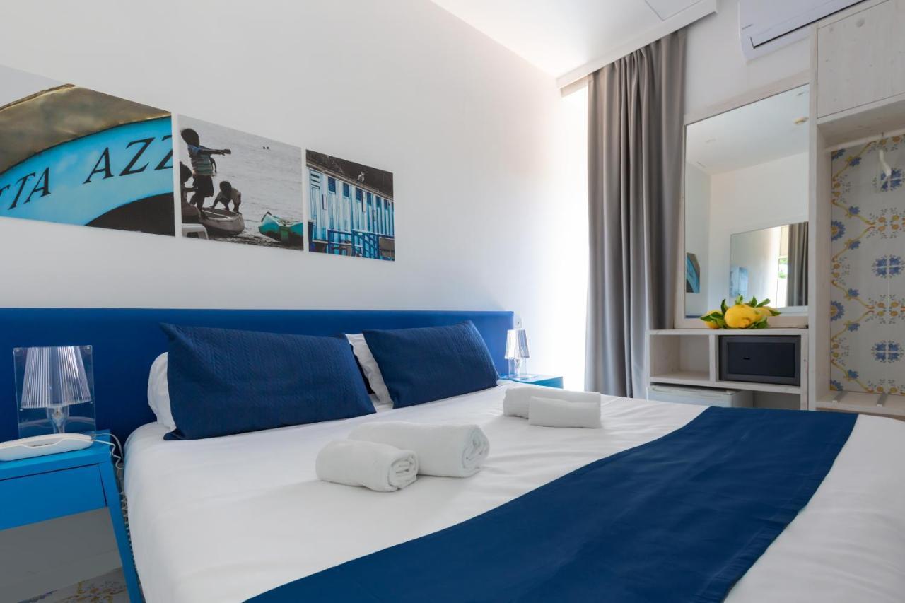 Double or Twin Room Sea View