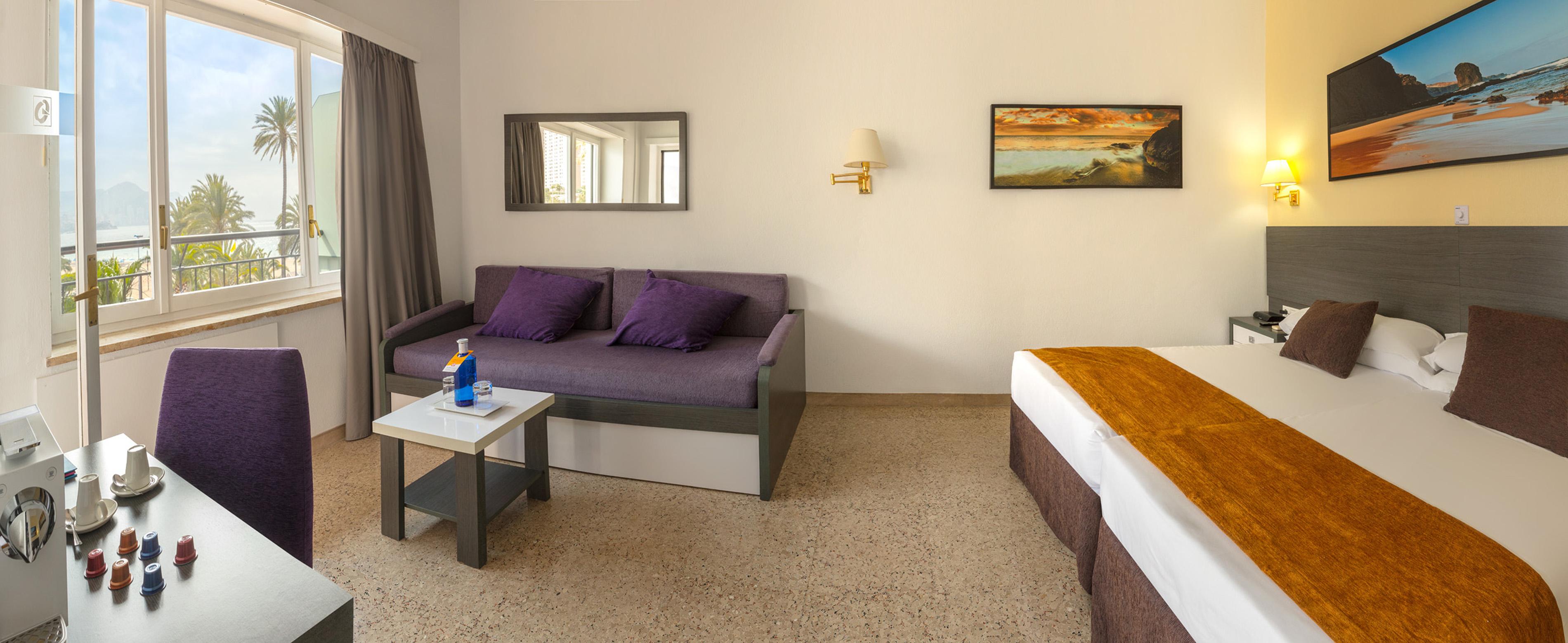 Doppel-/Zweibettzimmer mit Balkon