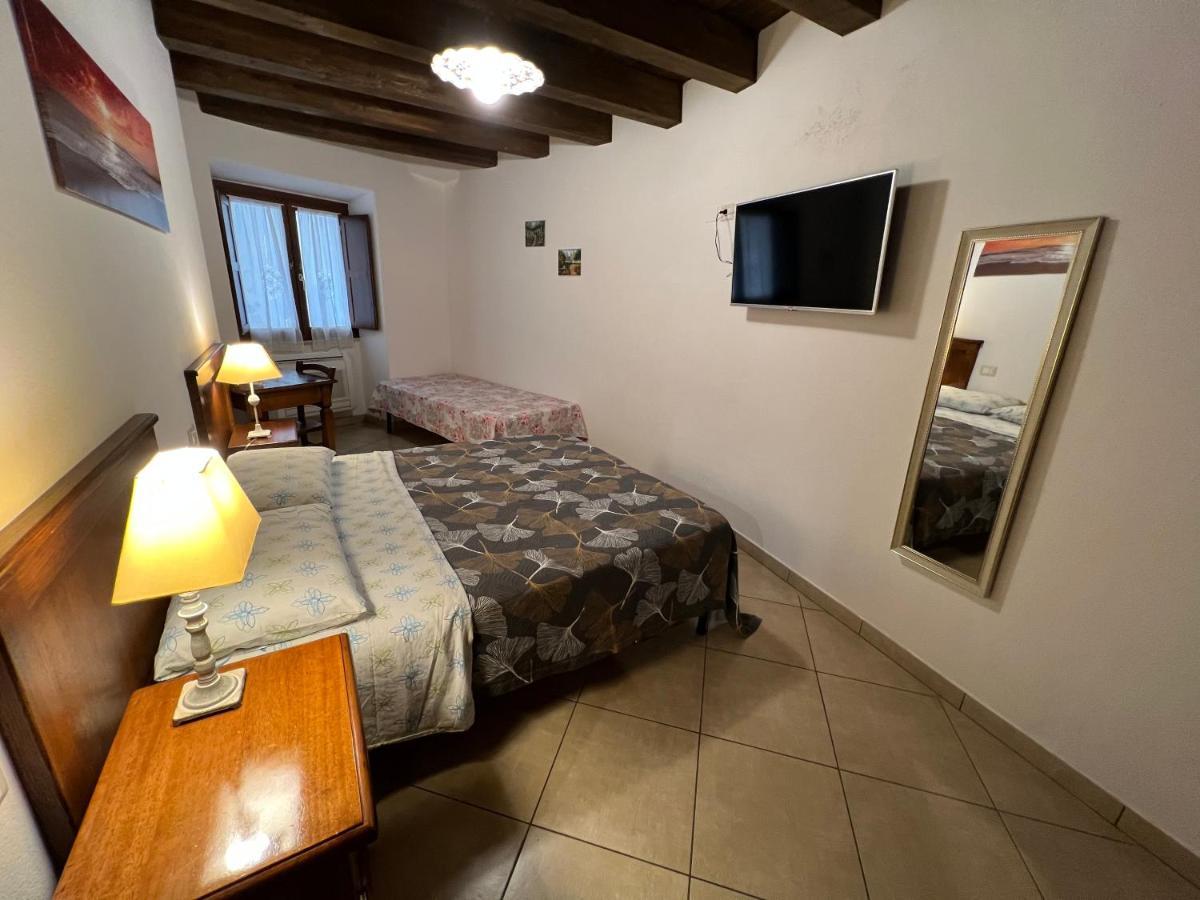 Double or Twin Room Private External Bathroom