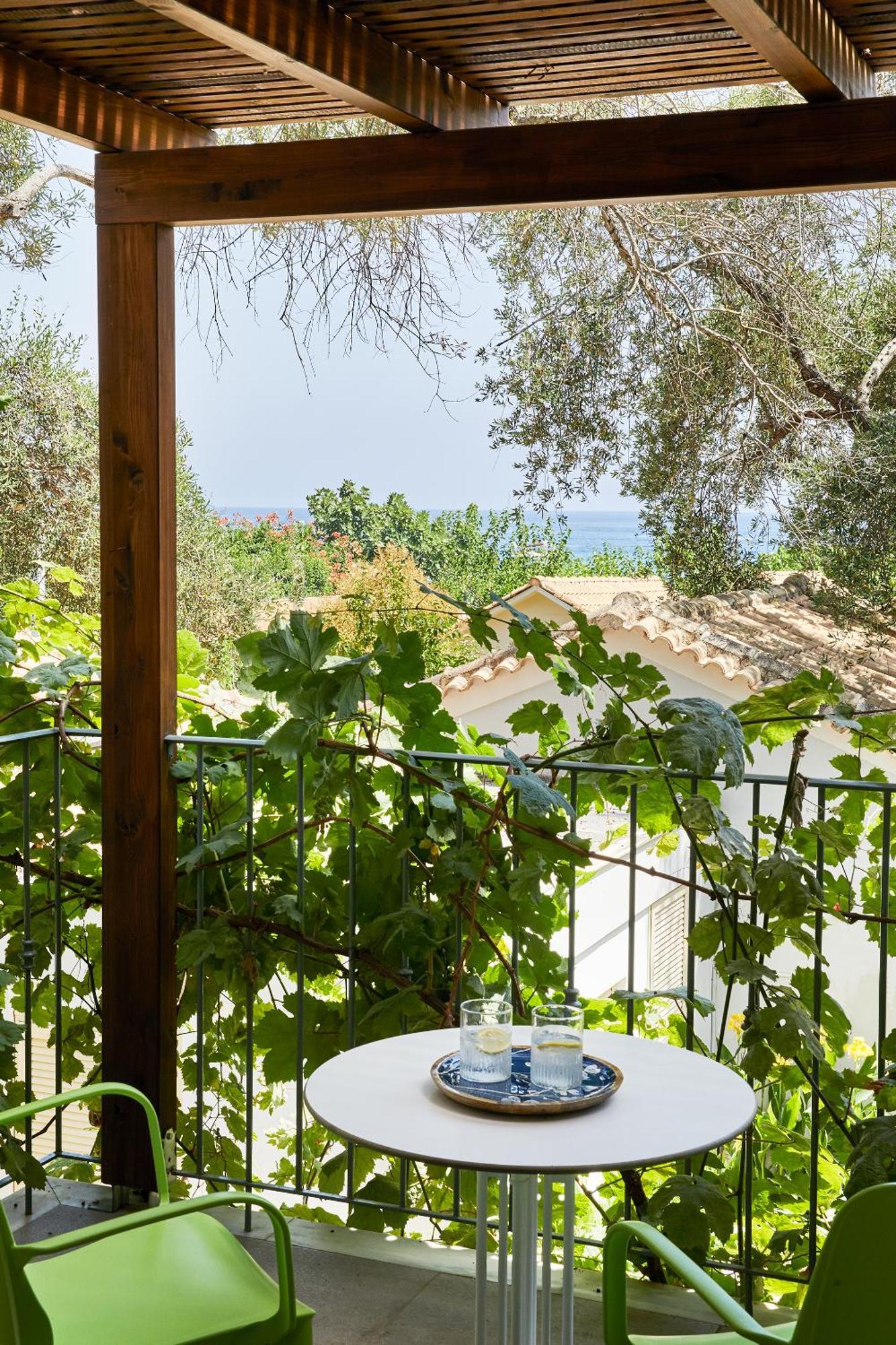 Premium Garden Room Partial Sea View