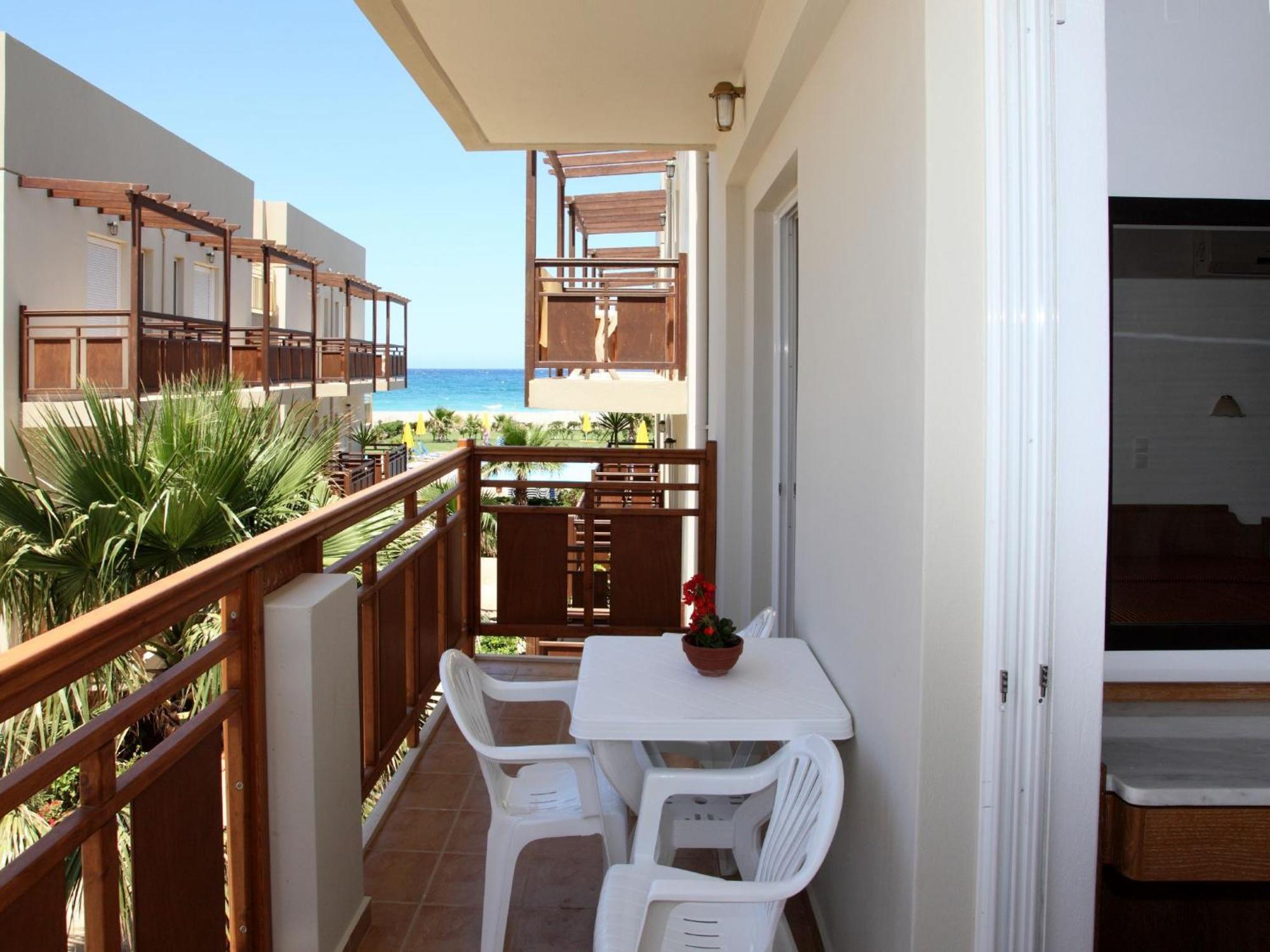 One-Bedroom Apartment Side Sea View