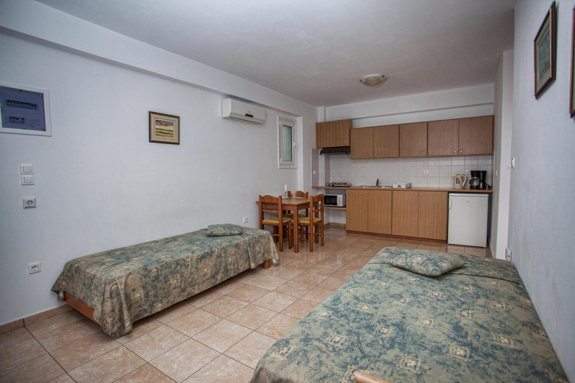 One-Bedroom Apartment Side Sea View
