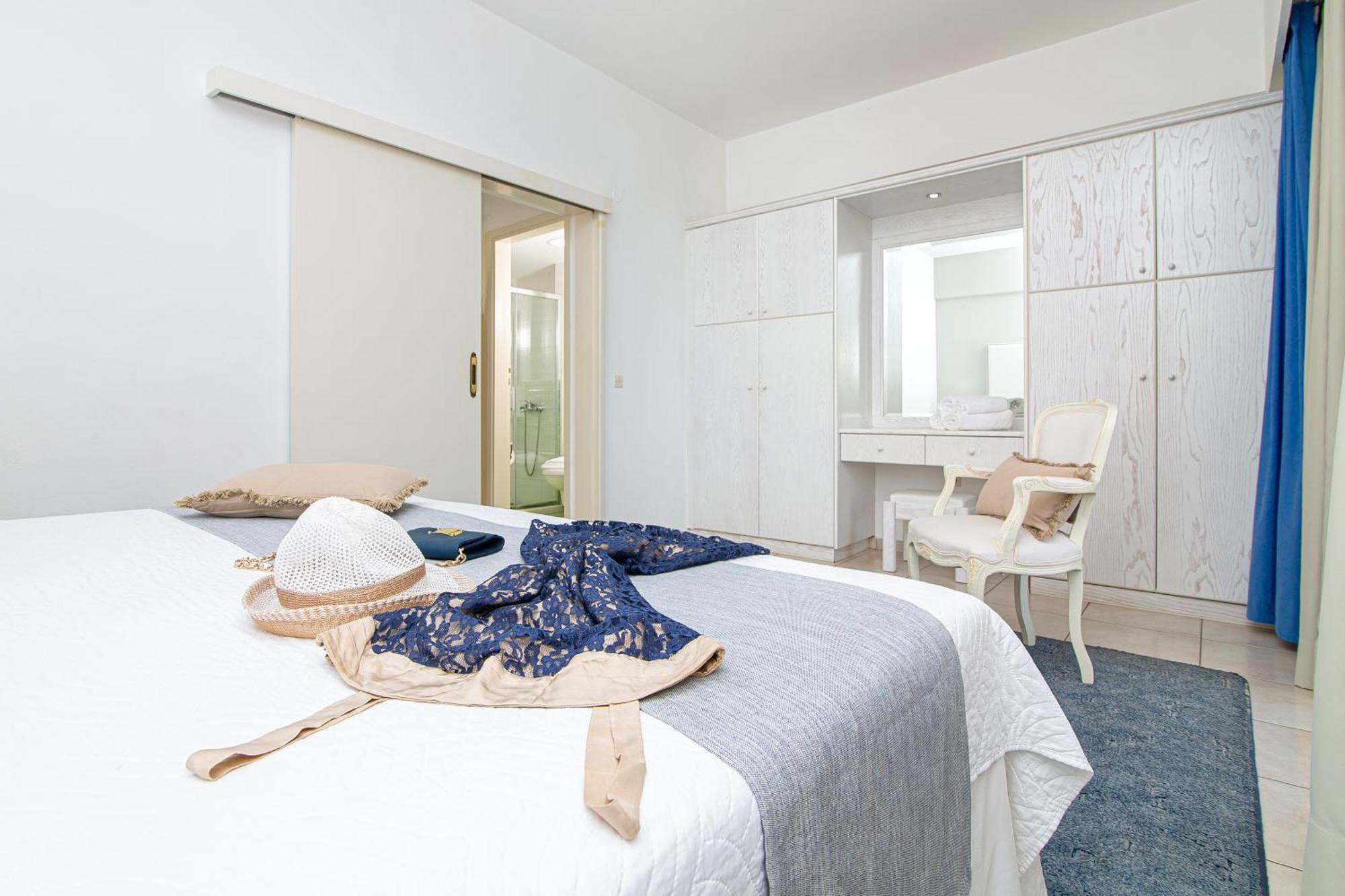 Luxury One-Bedroom Apartment Sea View