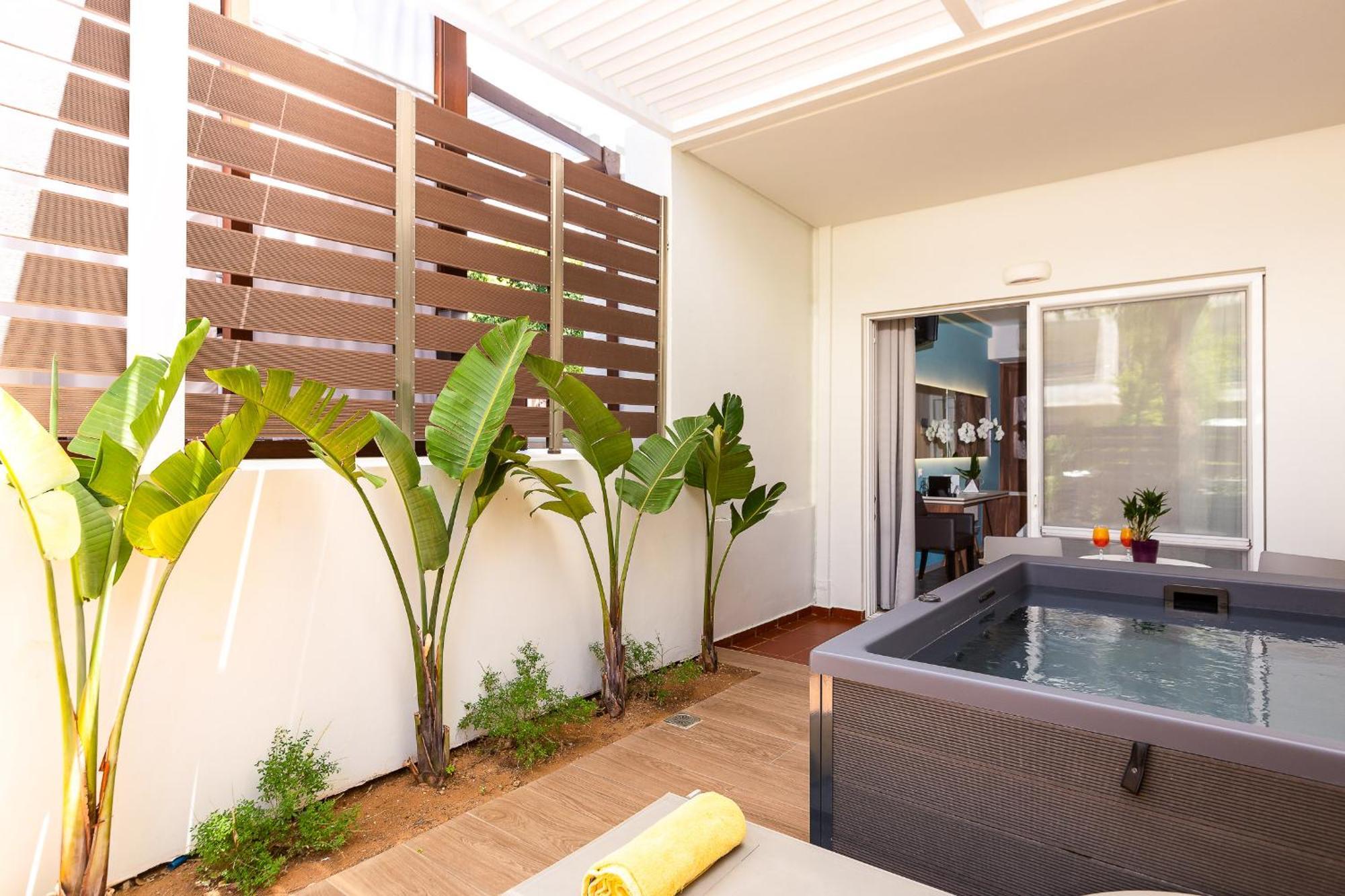 Junior Suite Jetted Tub