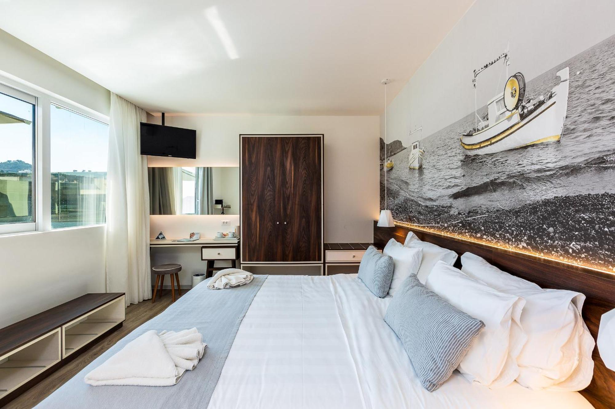 Executive Suite Jetted Tub