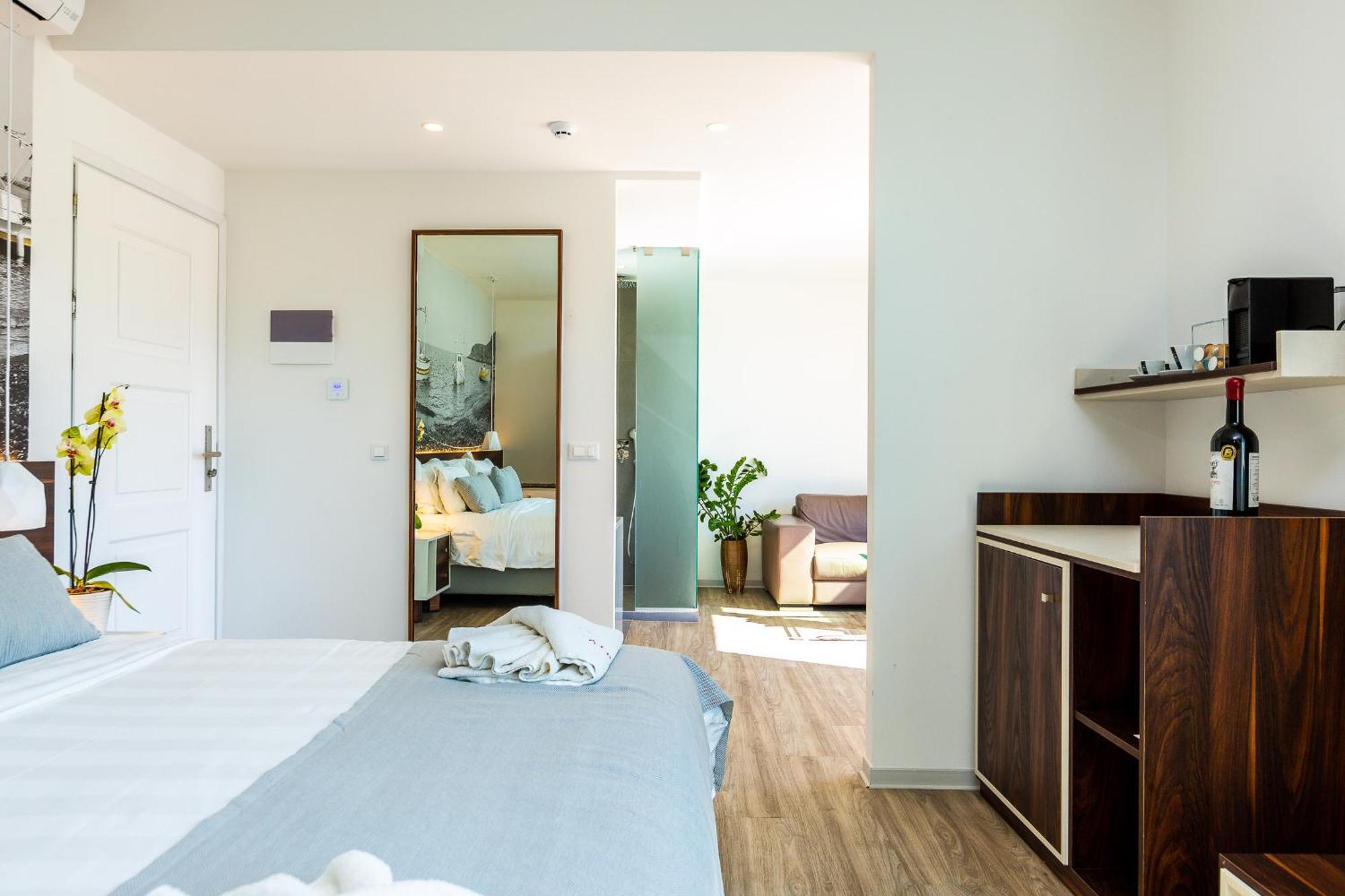 Executive Suite Jetted Tub