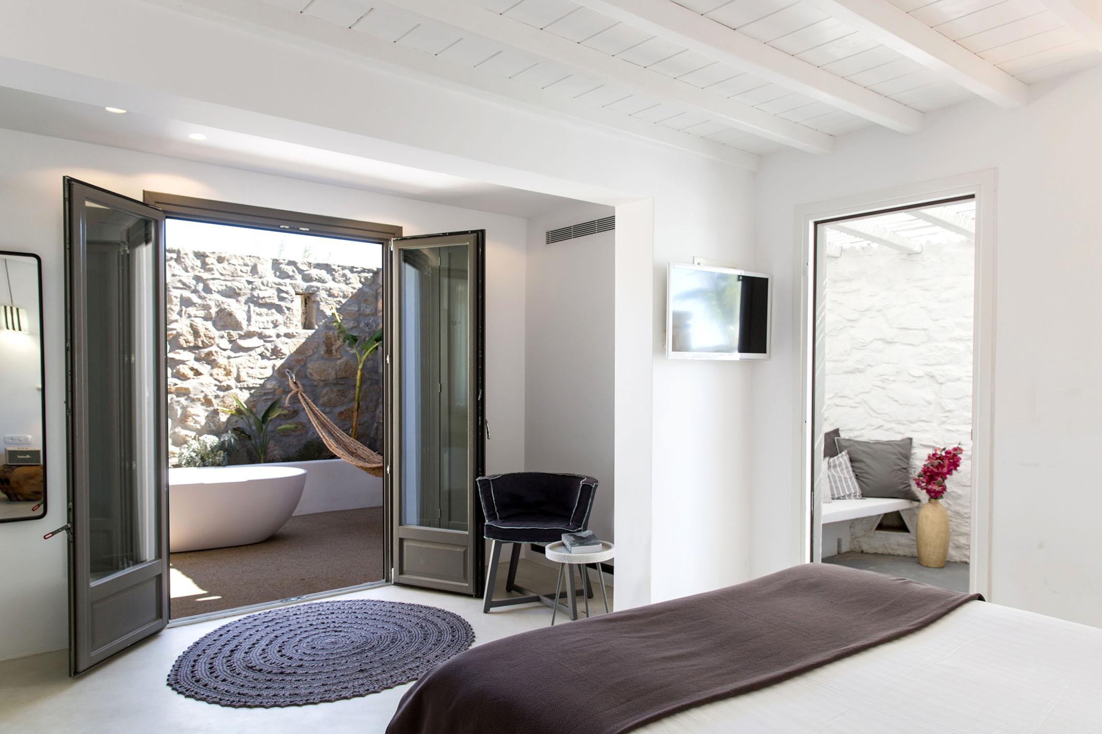 Deluxe Room Mykonian