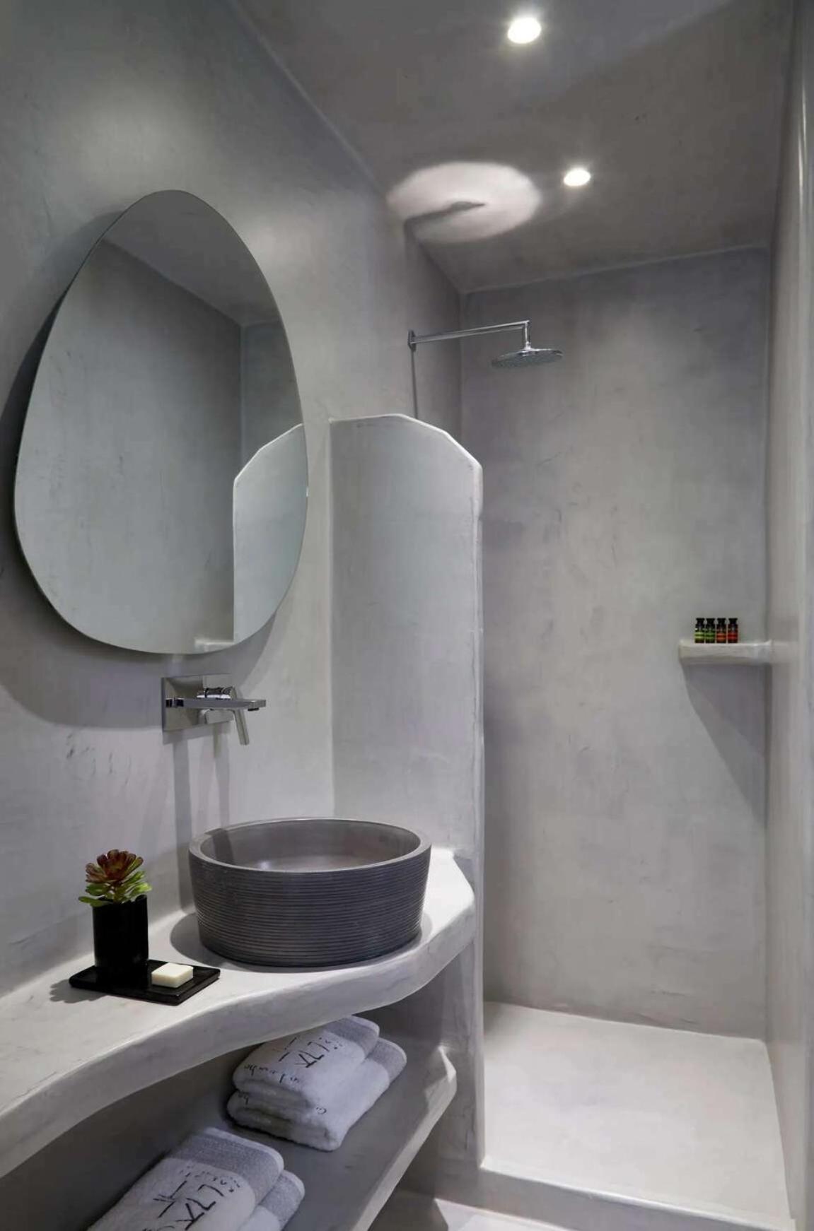 Elegant Suite Outdoor Private Jacuzzi Garden View