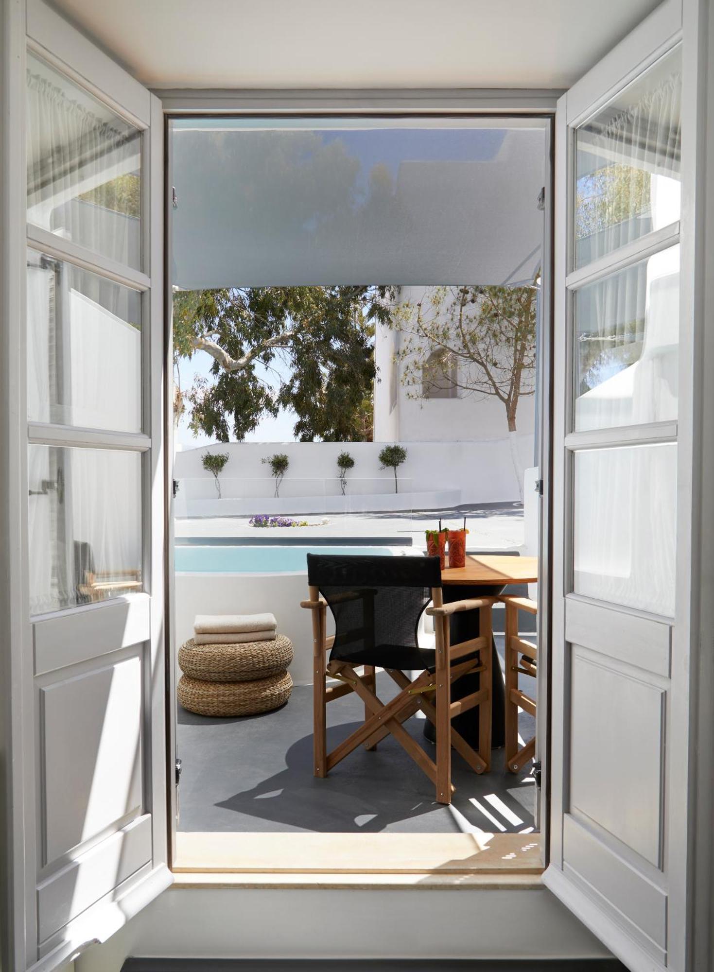 Elegant Suite Outdoor Private Jacuzzi Garden View
