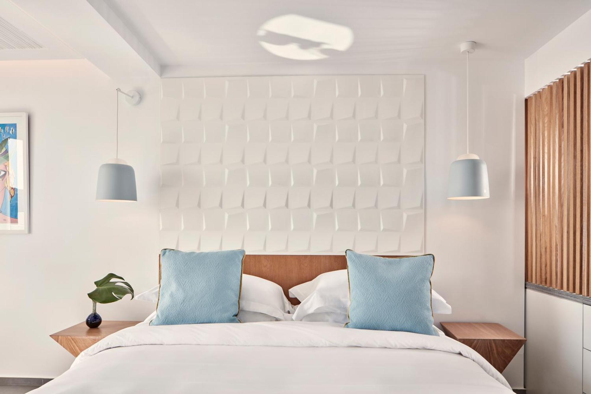 RINIA Deluxe Room Side Sea View