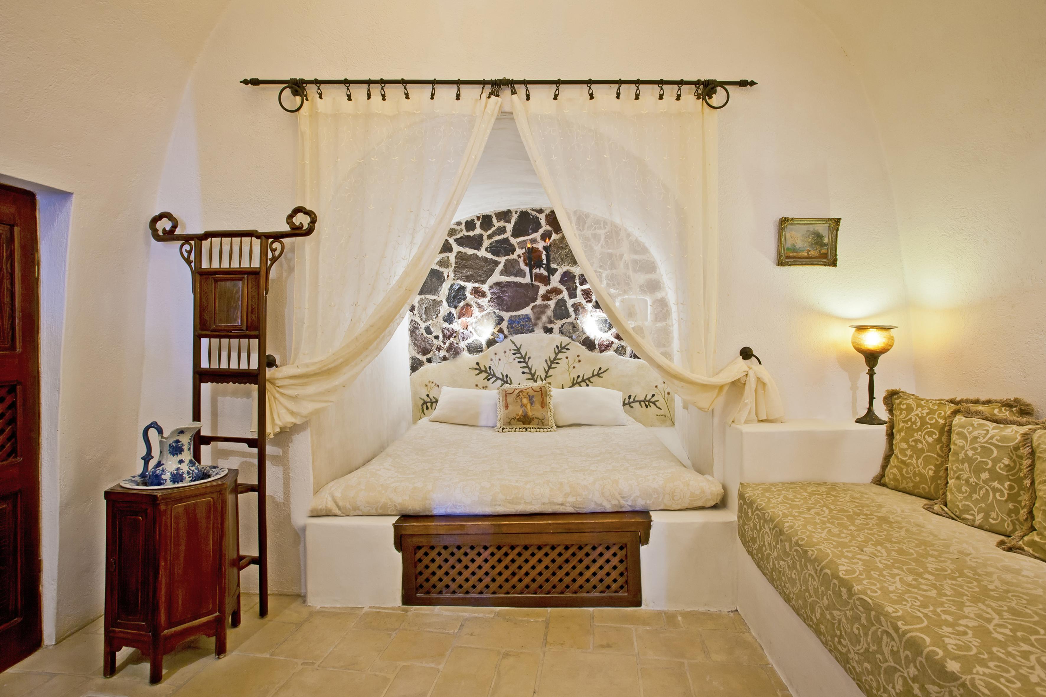 Grand Cave Suite Hot Tub & Caldera View