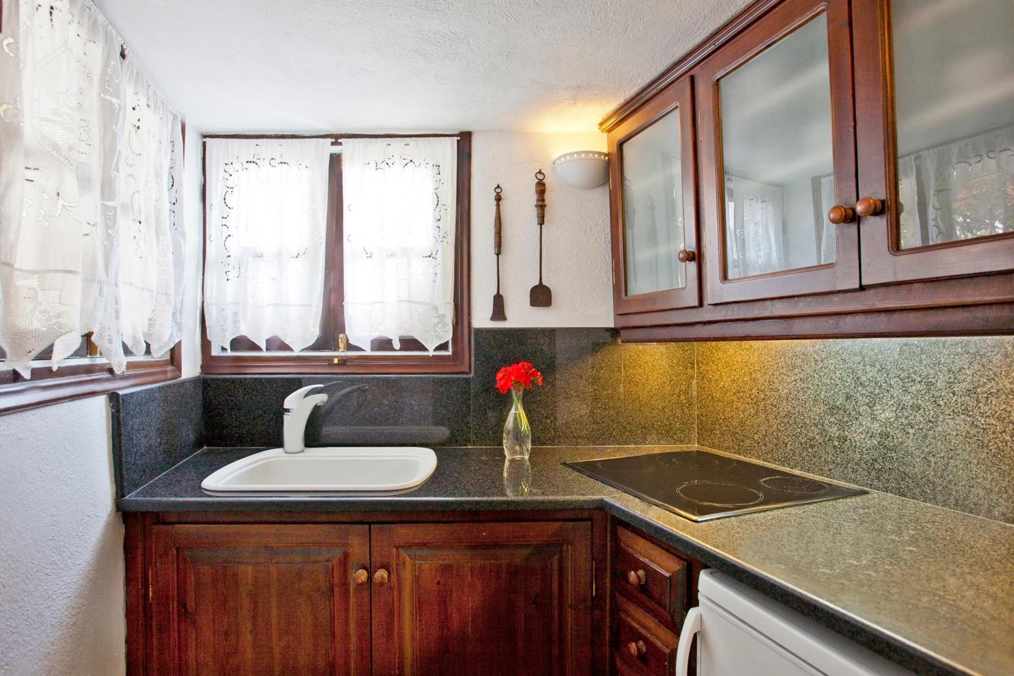 Grand Cave Suite Hot Tub & Caldera View