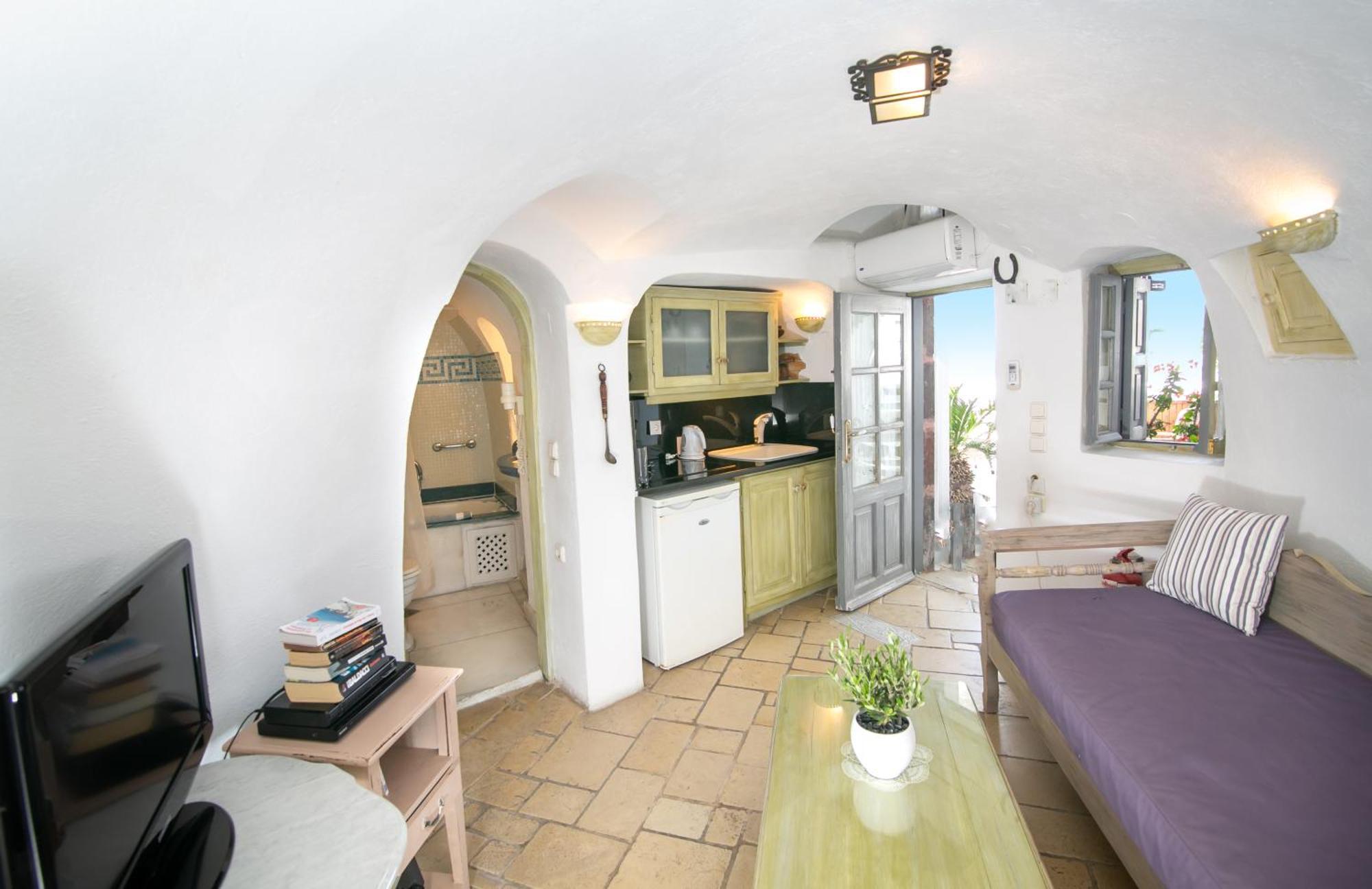 Elegant Cave Suite Caldera View