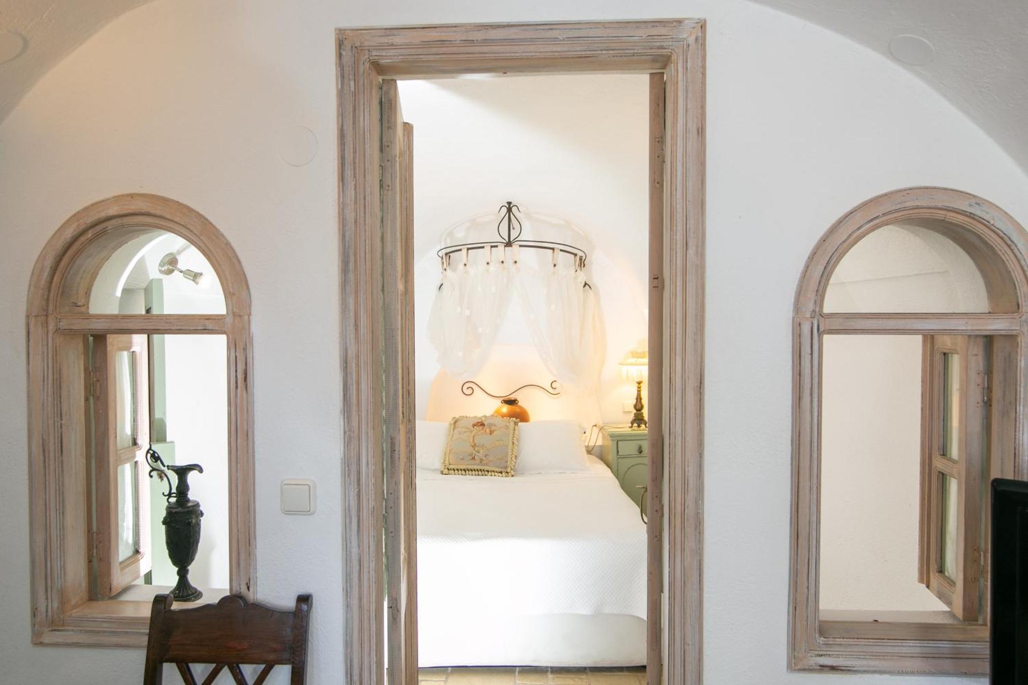 Elegant Cave Suite Caldera View