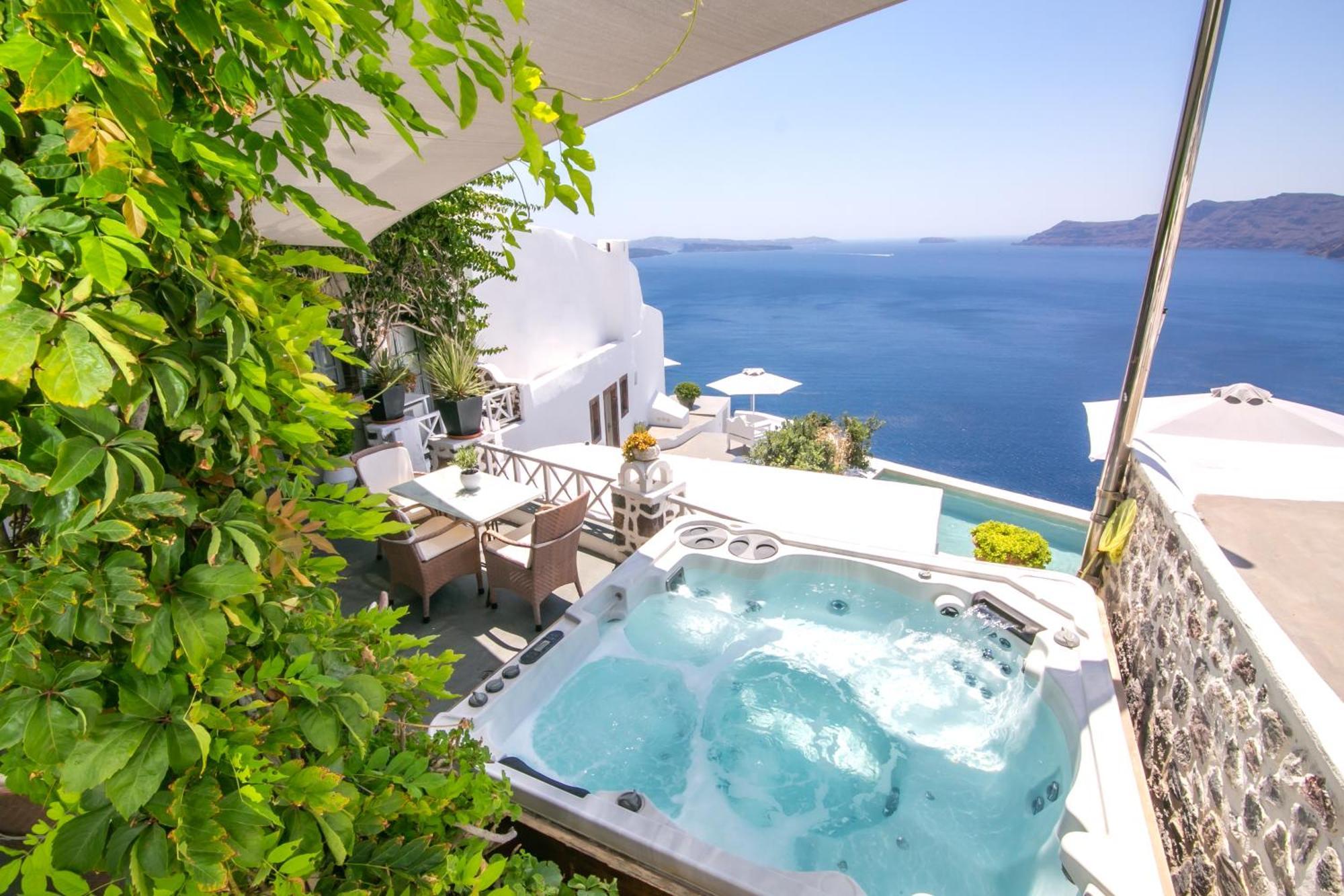 Grand Cave Suite Hot Tub & Caldera View