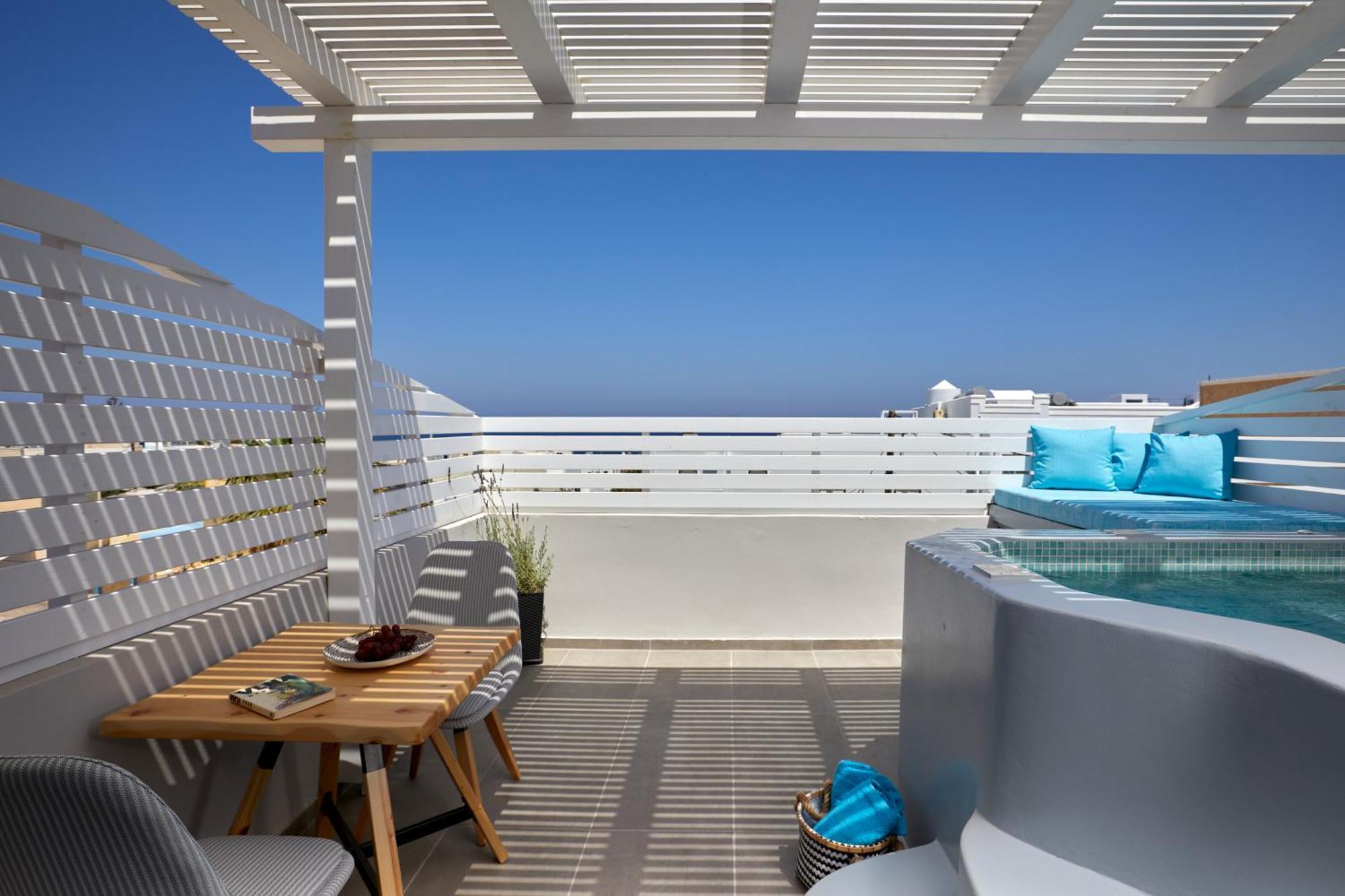 Executive Suite Outdoor Hot Tub