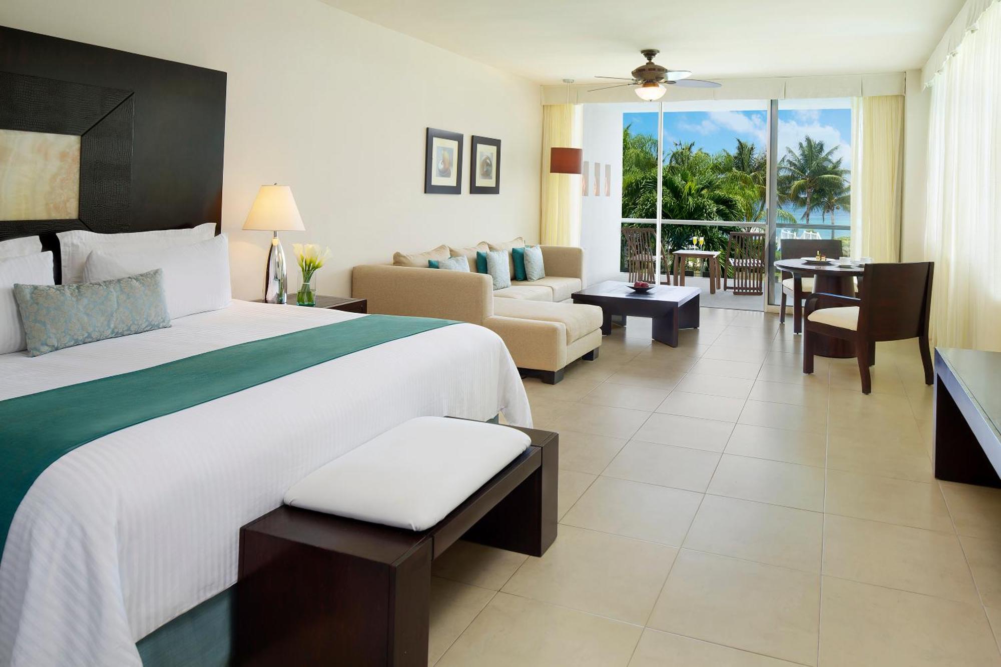 Suite Junior con cama extragrande y vistas al mar
