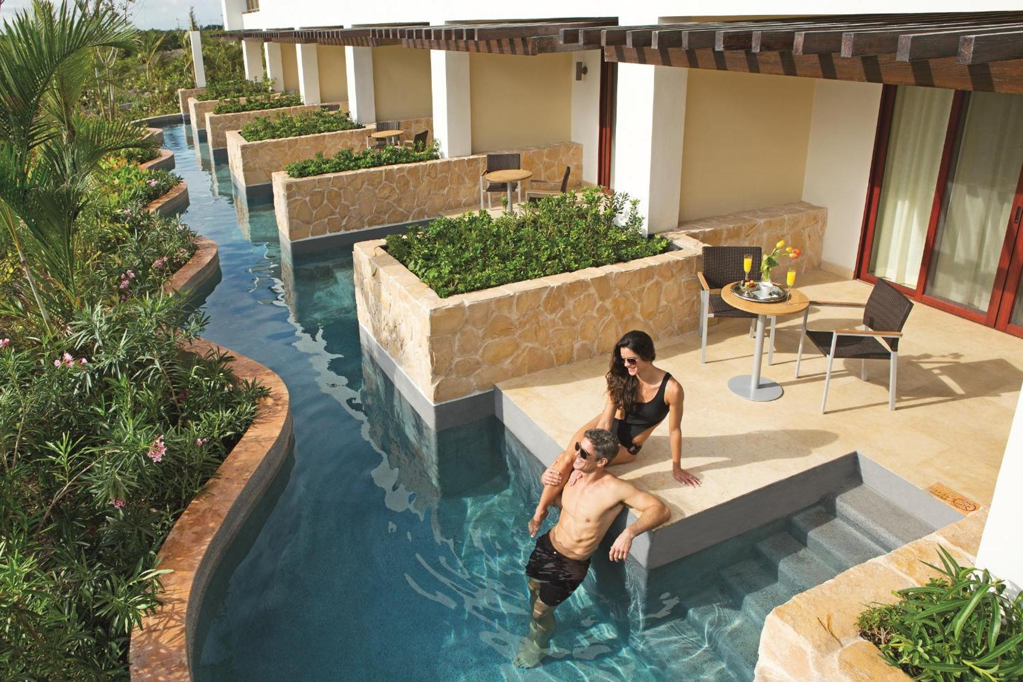 Junior Suite Swim Out King Bed,1770535761:JPEG