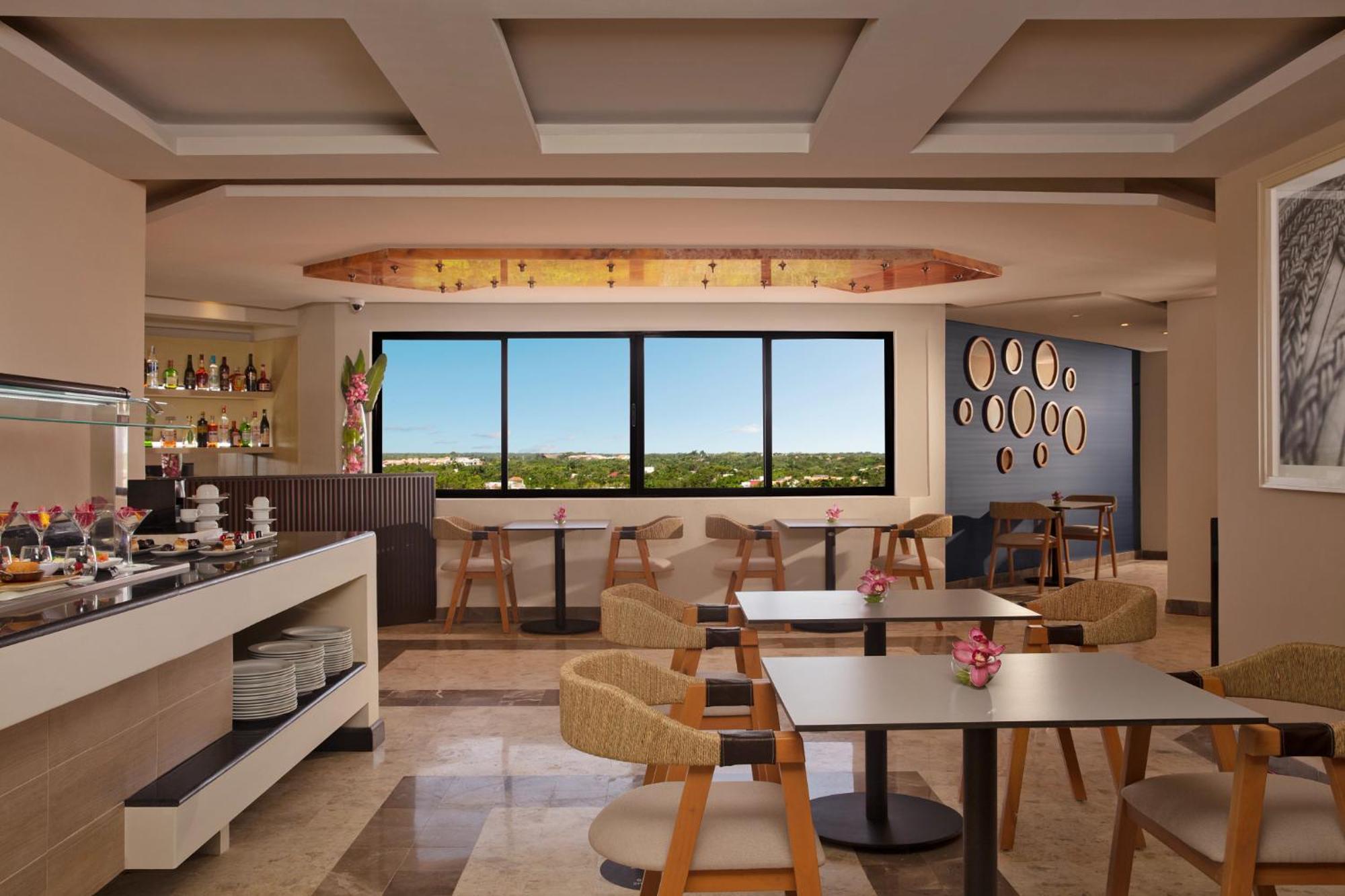 Suite Luna de Miel Preferred Club con bañera de hidromasaje y vistas al mar (HNKOV)