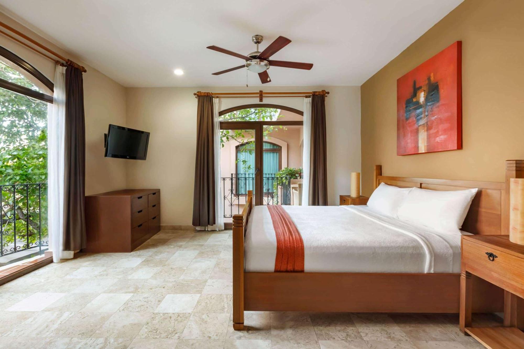 One-Bedroom Master King Suite Non-Smoking