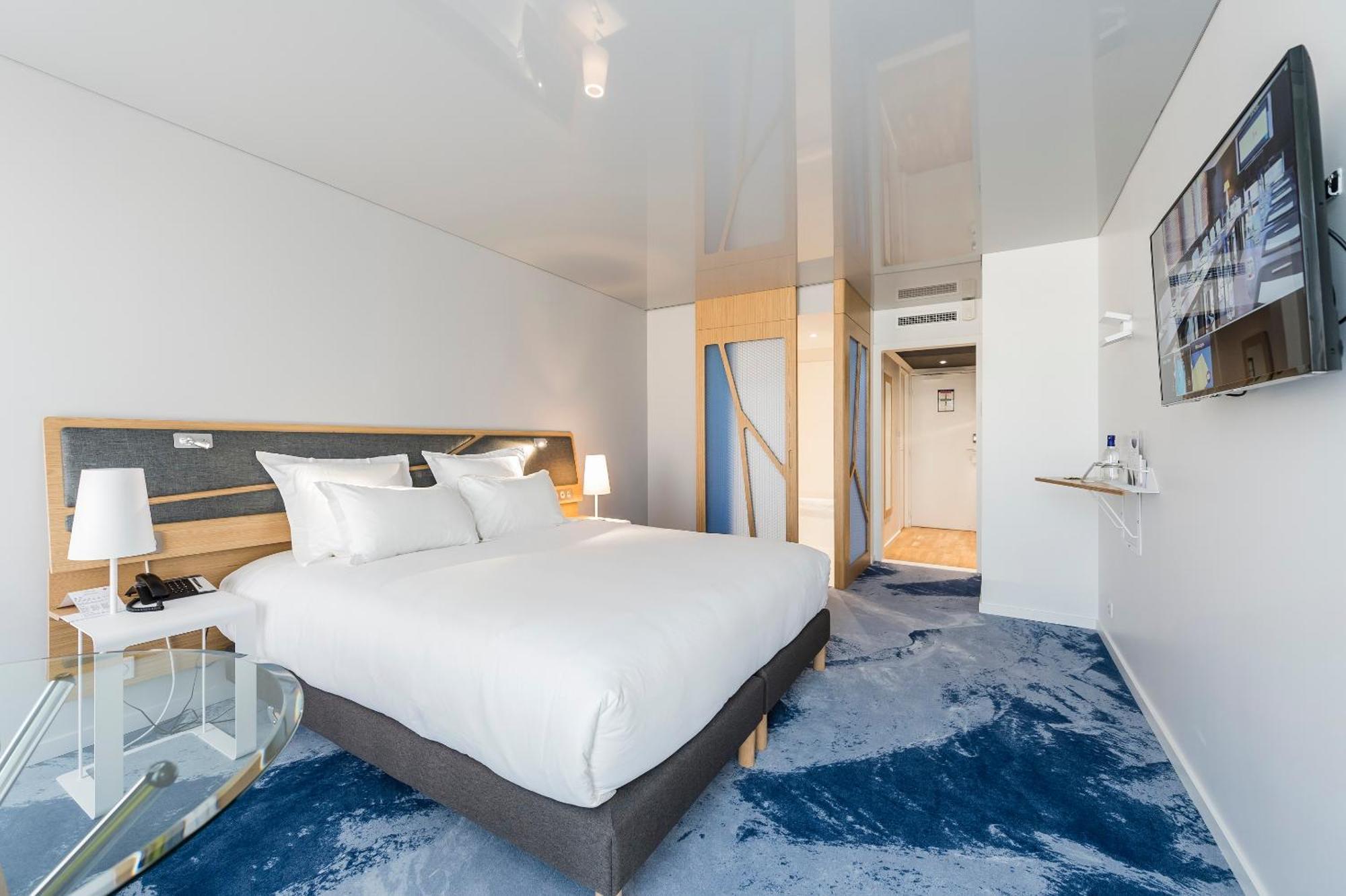Urban Chic Standard Room Bath
