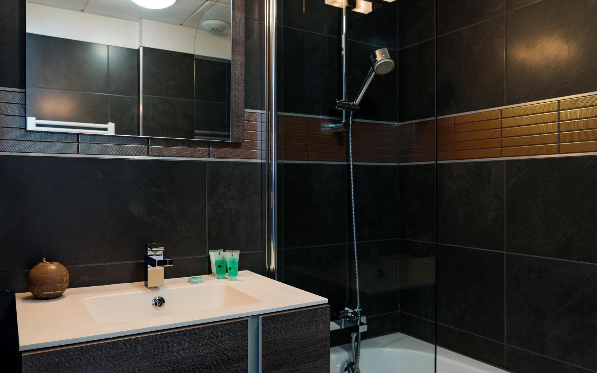 One-Bedroom Alcove