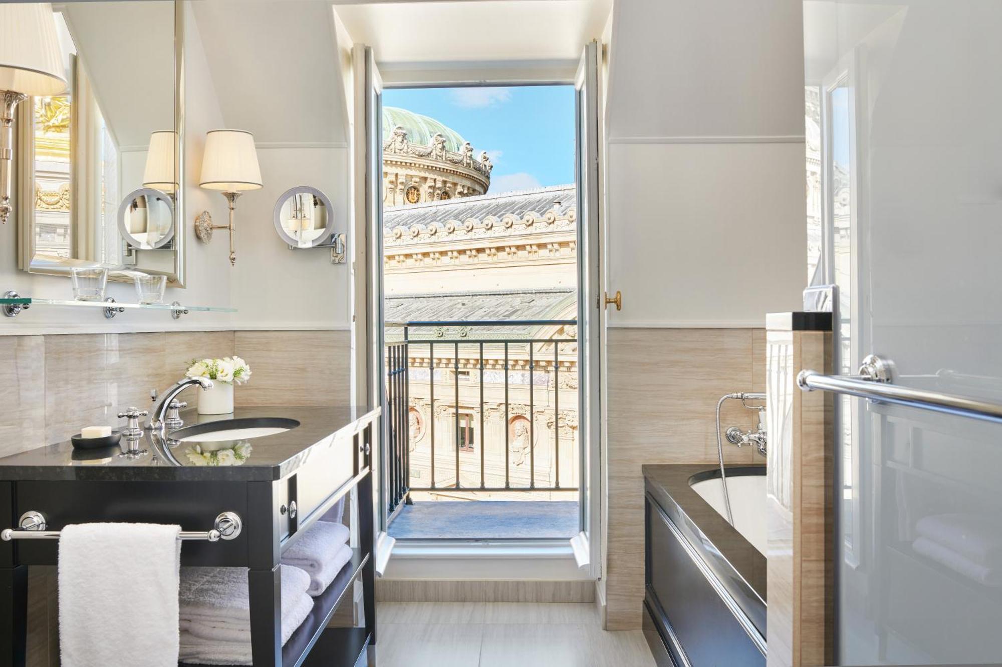 Premium King Room with Balcony and Opera View
