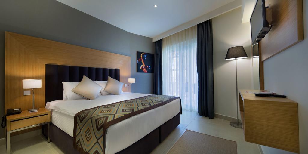 Chambre Supérieure avec 1 Lit Double et Lits Jumeaux