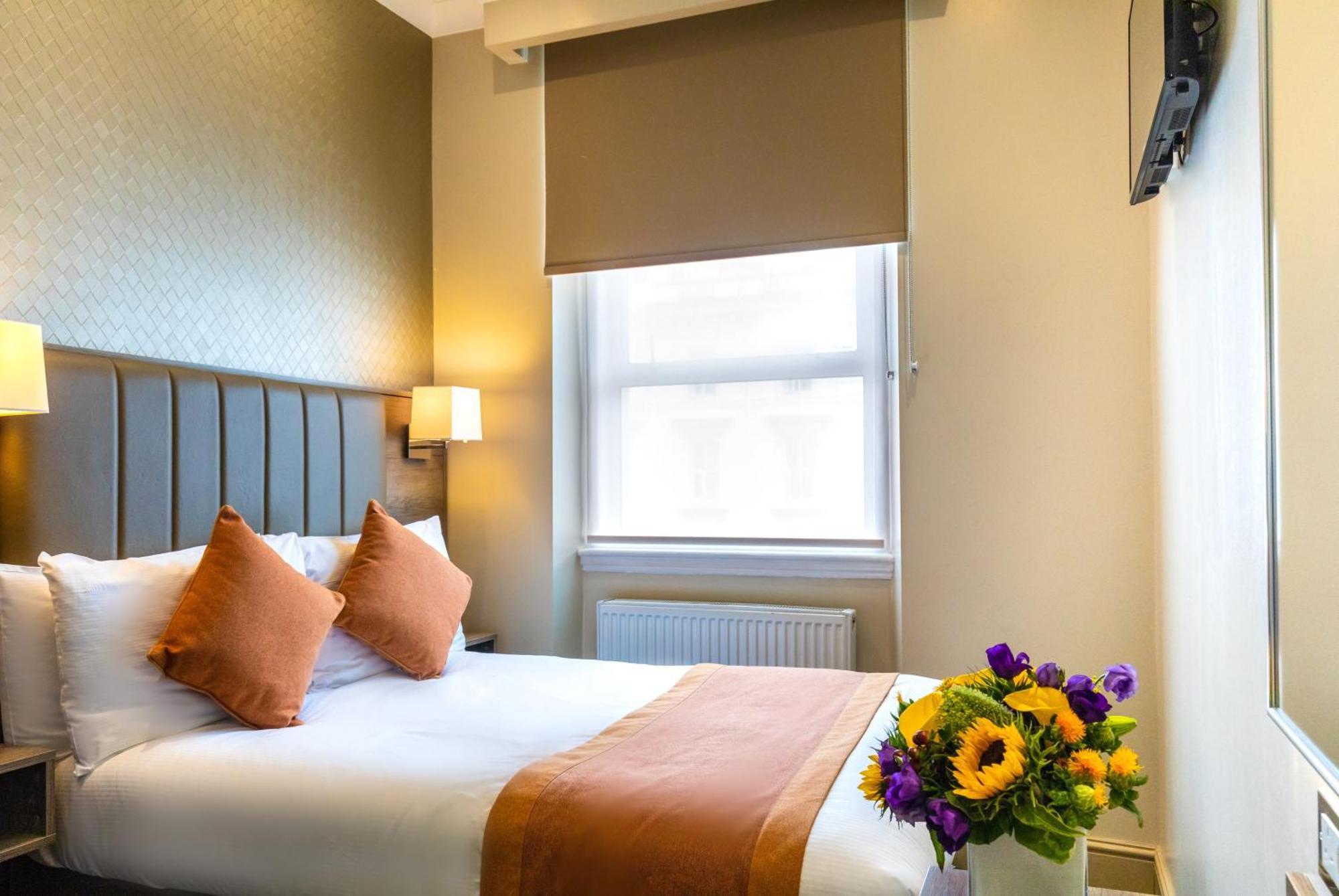 Petite Double Room