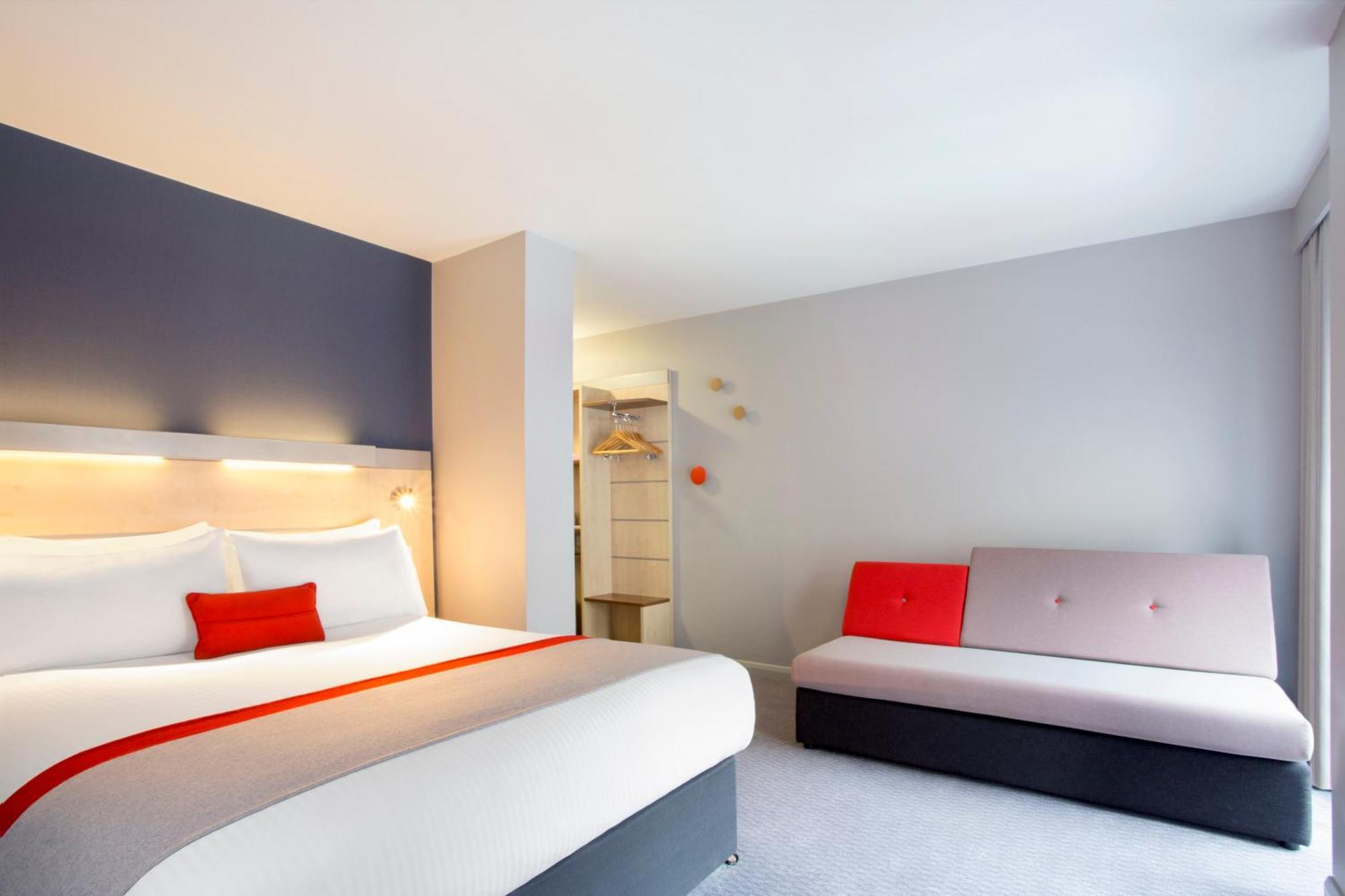 Standard Double Room with Single Sofa Bed and Free Hot Breakfast,1373851826:JPEG
