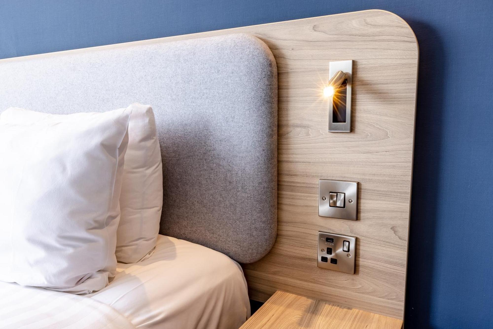 Standard Queen Room with Free Hot Breakfast