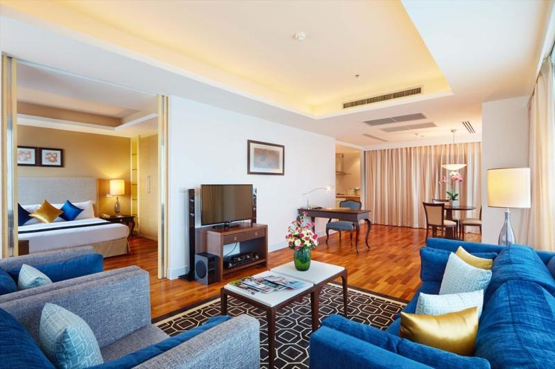 Deluxe One-Bedroom Apartment
